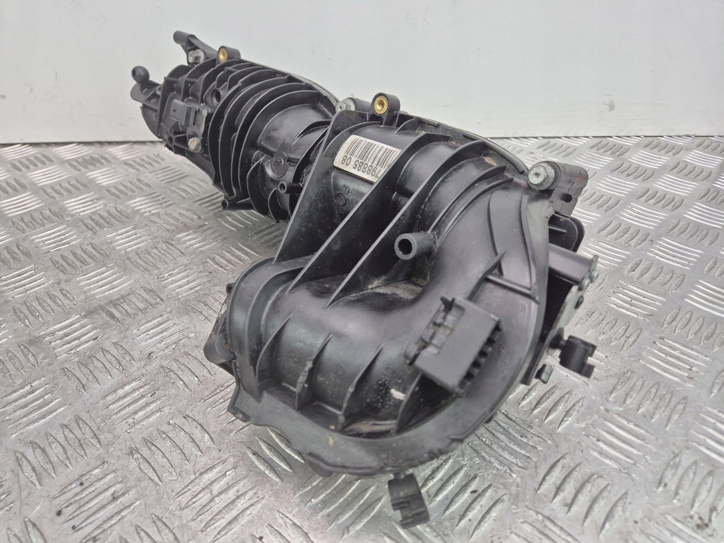BMW X1 E84 18d intake manifold 7798885 N47D20A