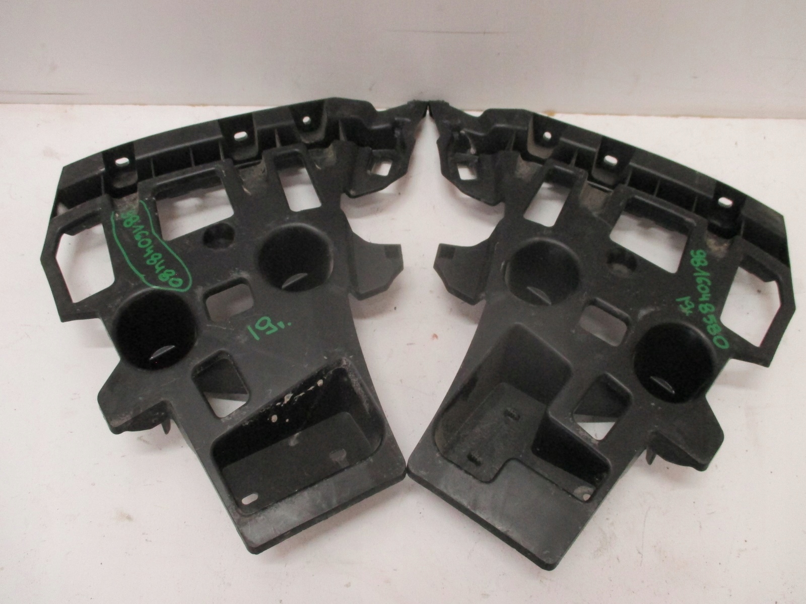 bumper bracket right rear part CITROEN DS7 9816048480
