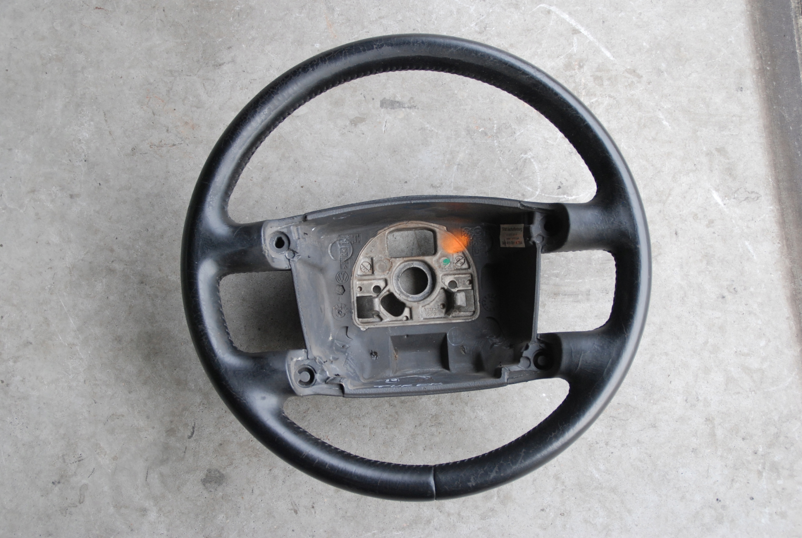 VW TOUAREG 02-06 KIEROWNICA SKÓRA