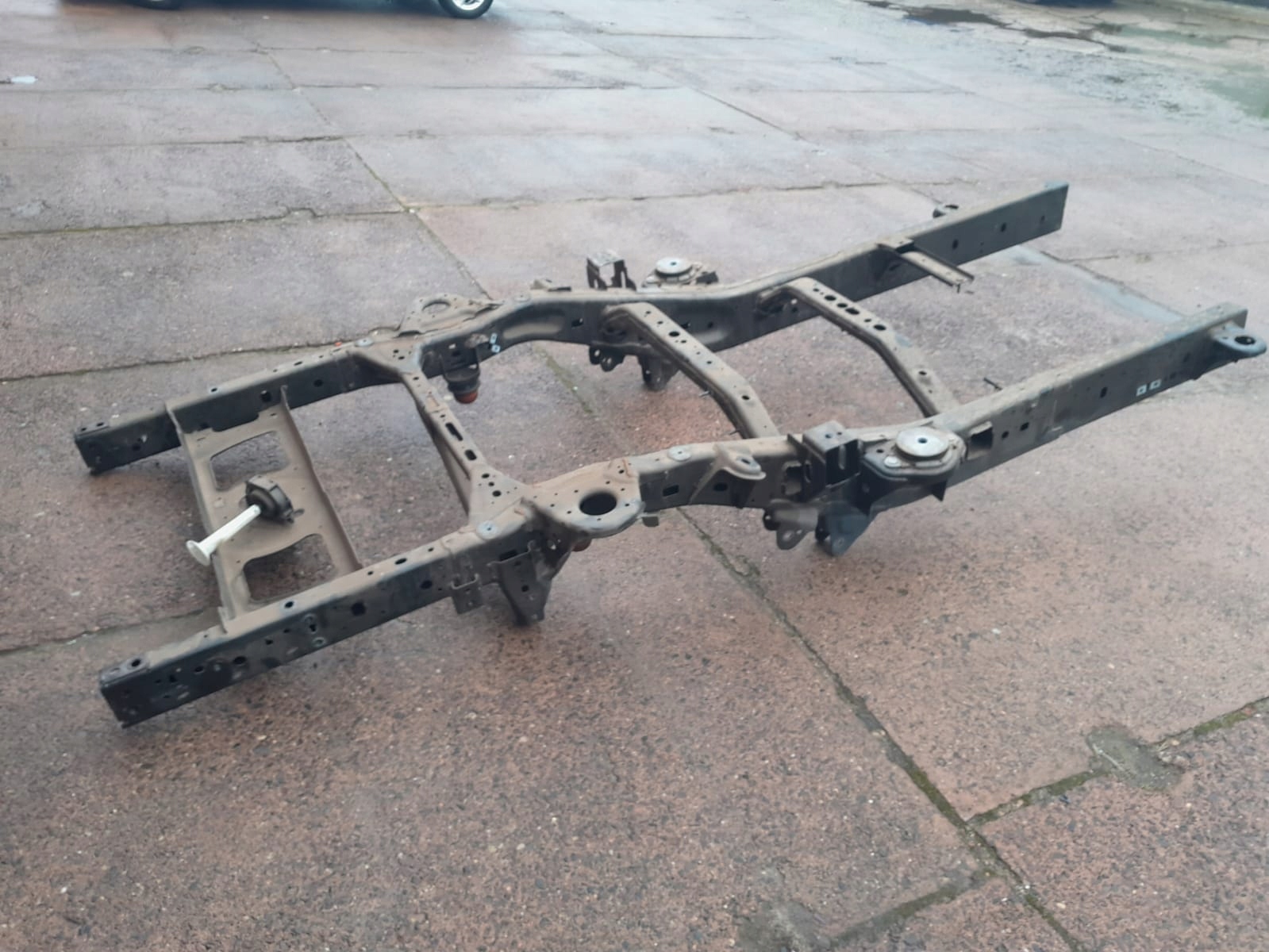 DODGE RAM 1500 V 19 < CREW CAB РАМКА ЗАДНЯ ЧАСТИНА