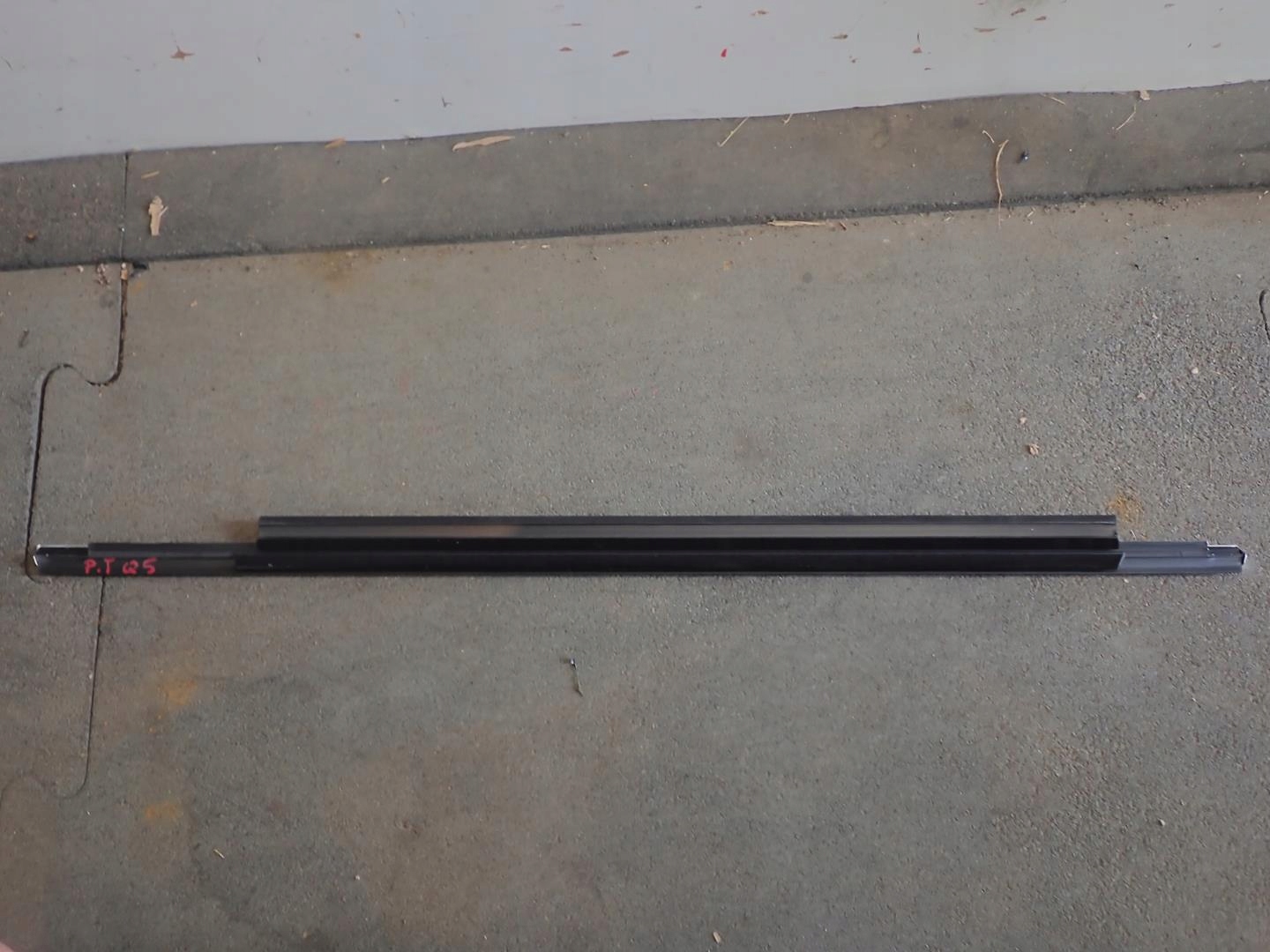 moulding dust right rear part AUDI Q5 2008- 8R