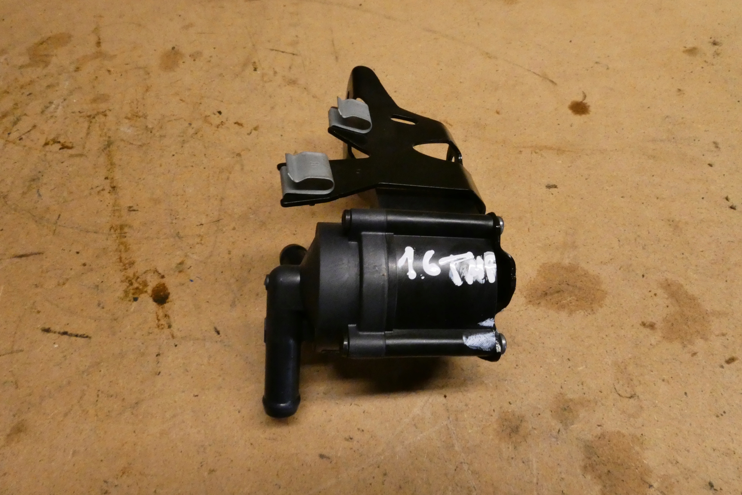 Citroen C5 X dodatna pumpa vode 9807989580