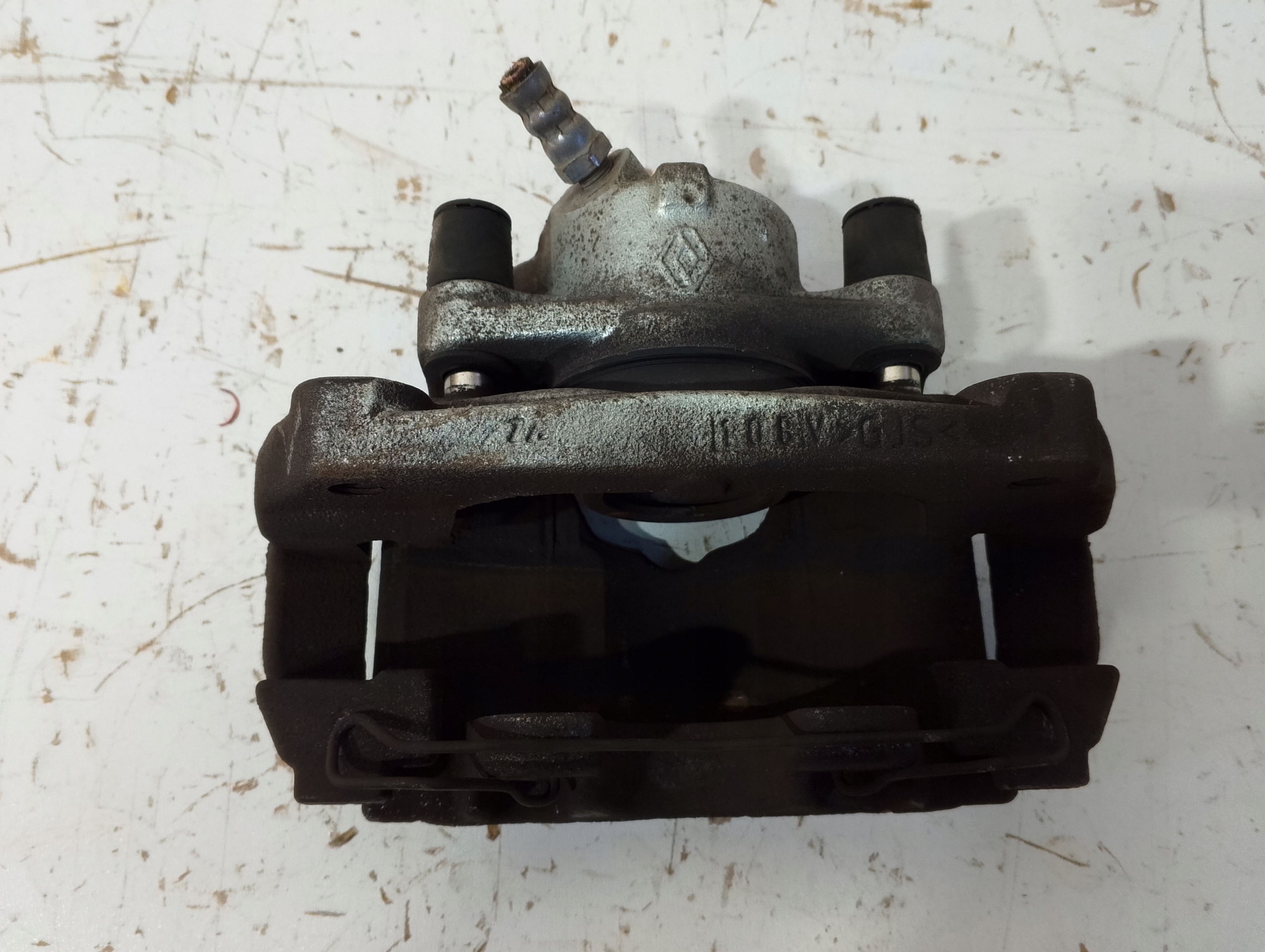 RENAULT CAPTUR and caliper brake front left 950 (B75)