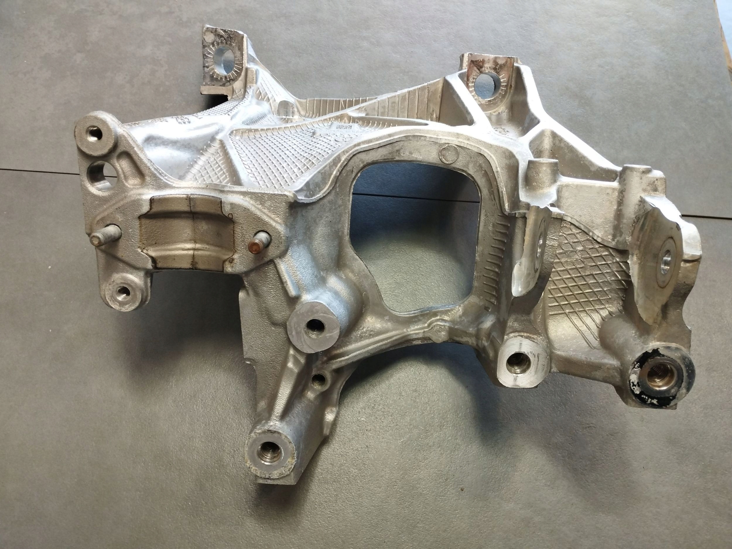 Audi A4 S4 B9 8W support sanek 8W0399295E