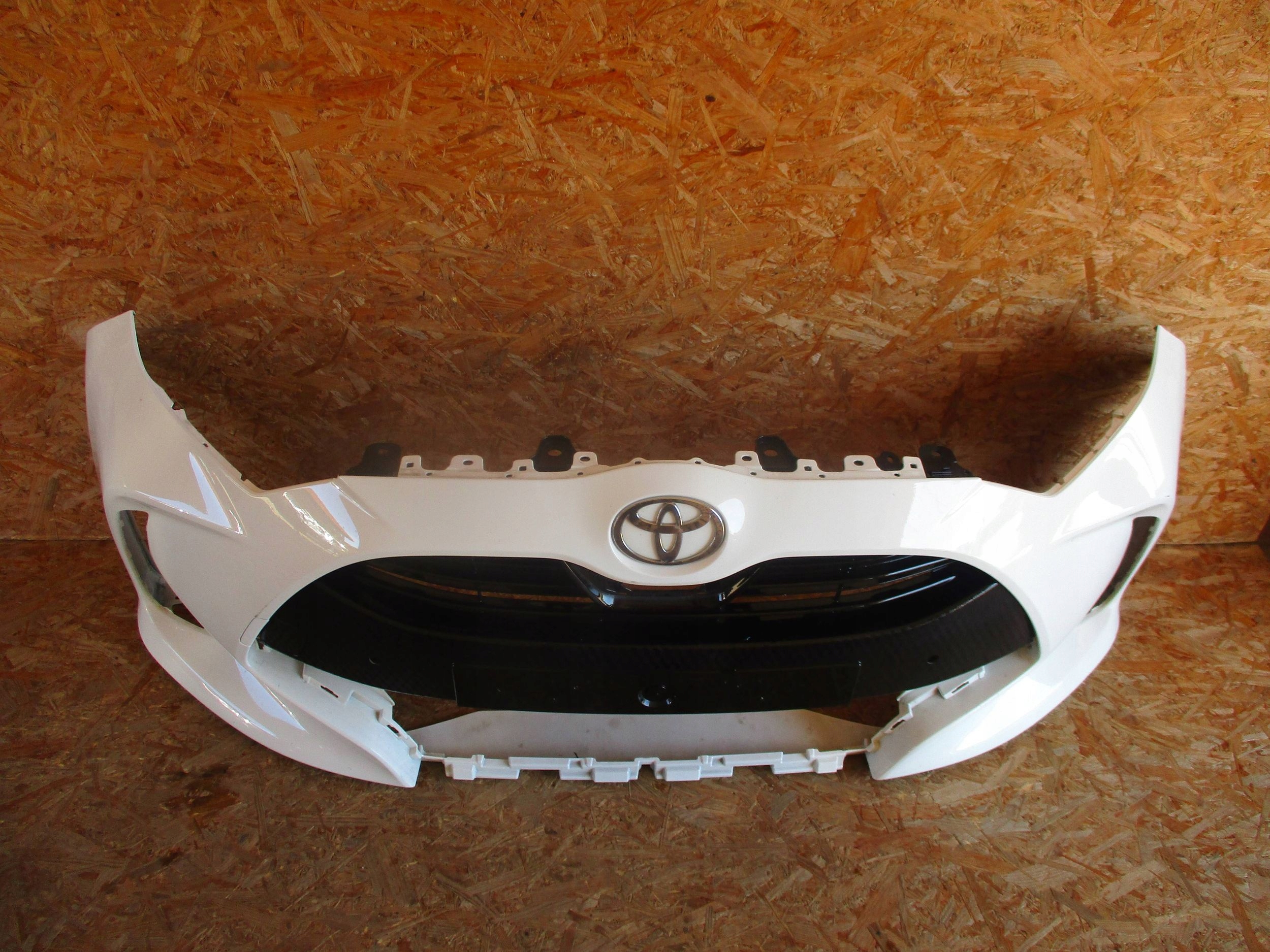 bumper front front TOYOTA YARIS IV