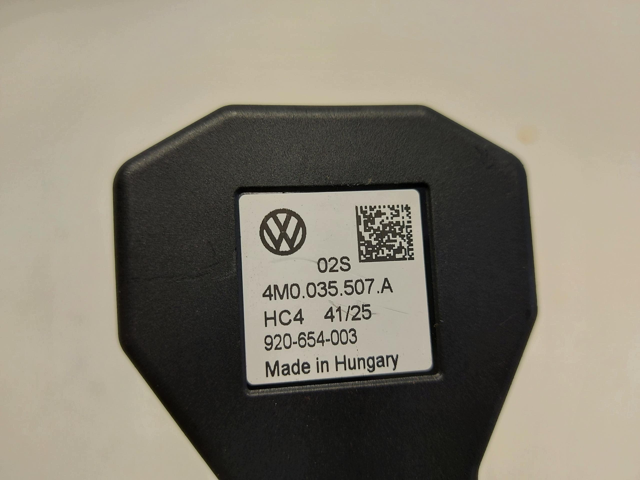 AUDI A5 8B3 B10 AVANT amplifier aerial GPS 4M0035507A