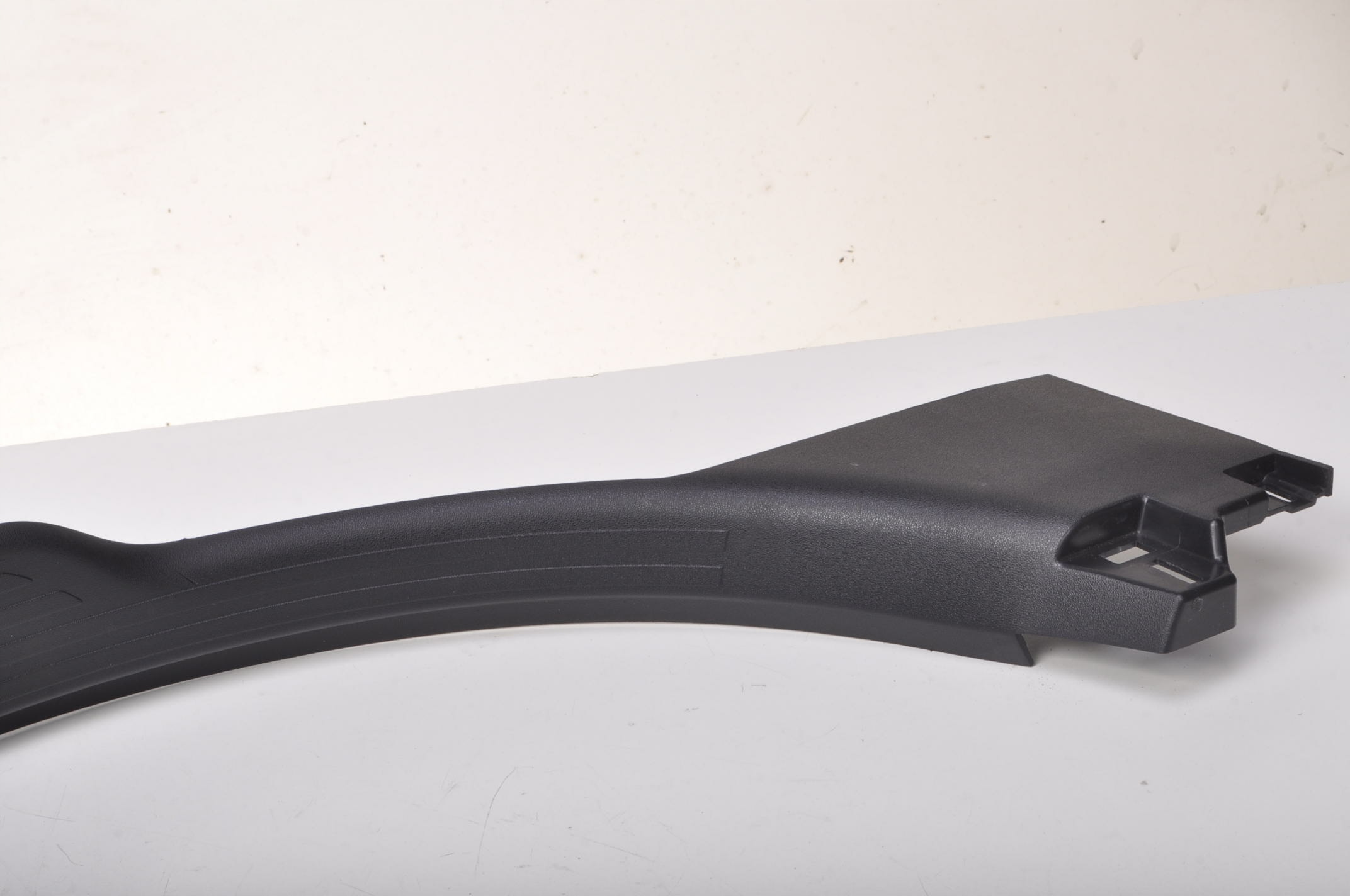 DEFENDER L663 LISTWA PROGOWA LEWY PRZÓD 21R Producent części Land Rover OE