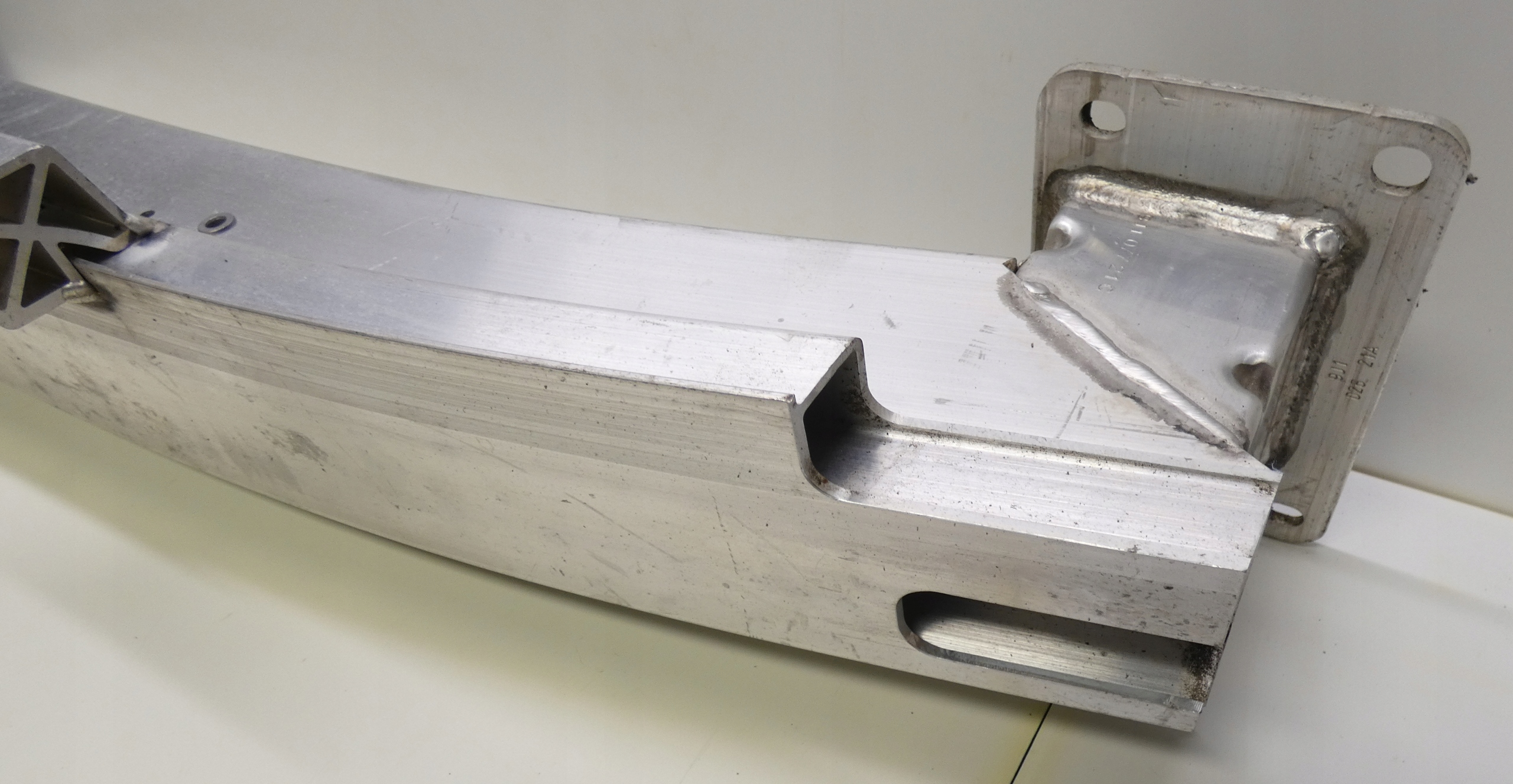 PORSCHE TAYCAN 2019- 9J0803184B bumper support rear part rear