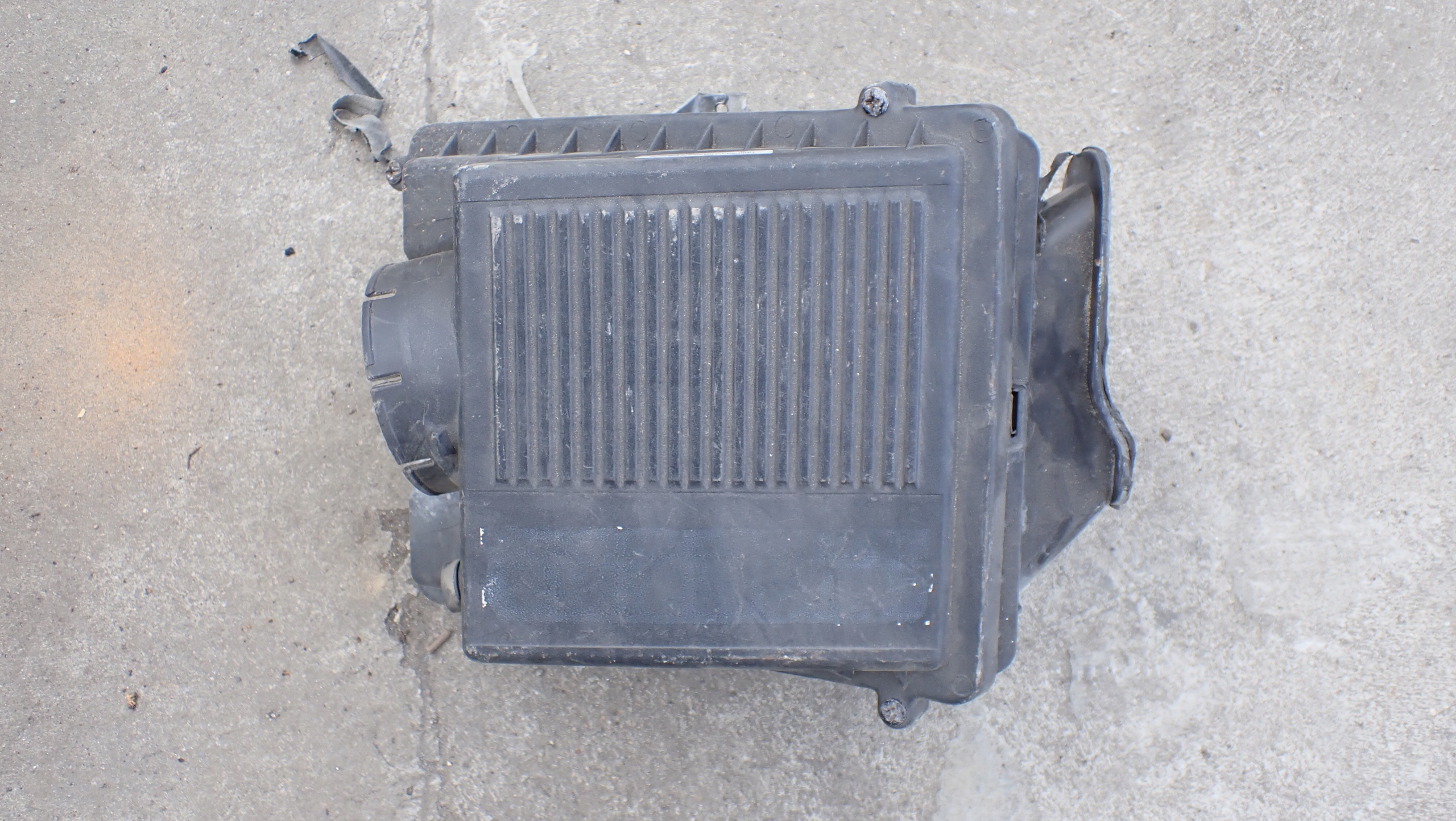 КОРПУС ФИЛЬТРА ВОЗДУХА КАДИЛЛАК ЭСКАЛЕЙД 01-06 2