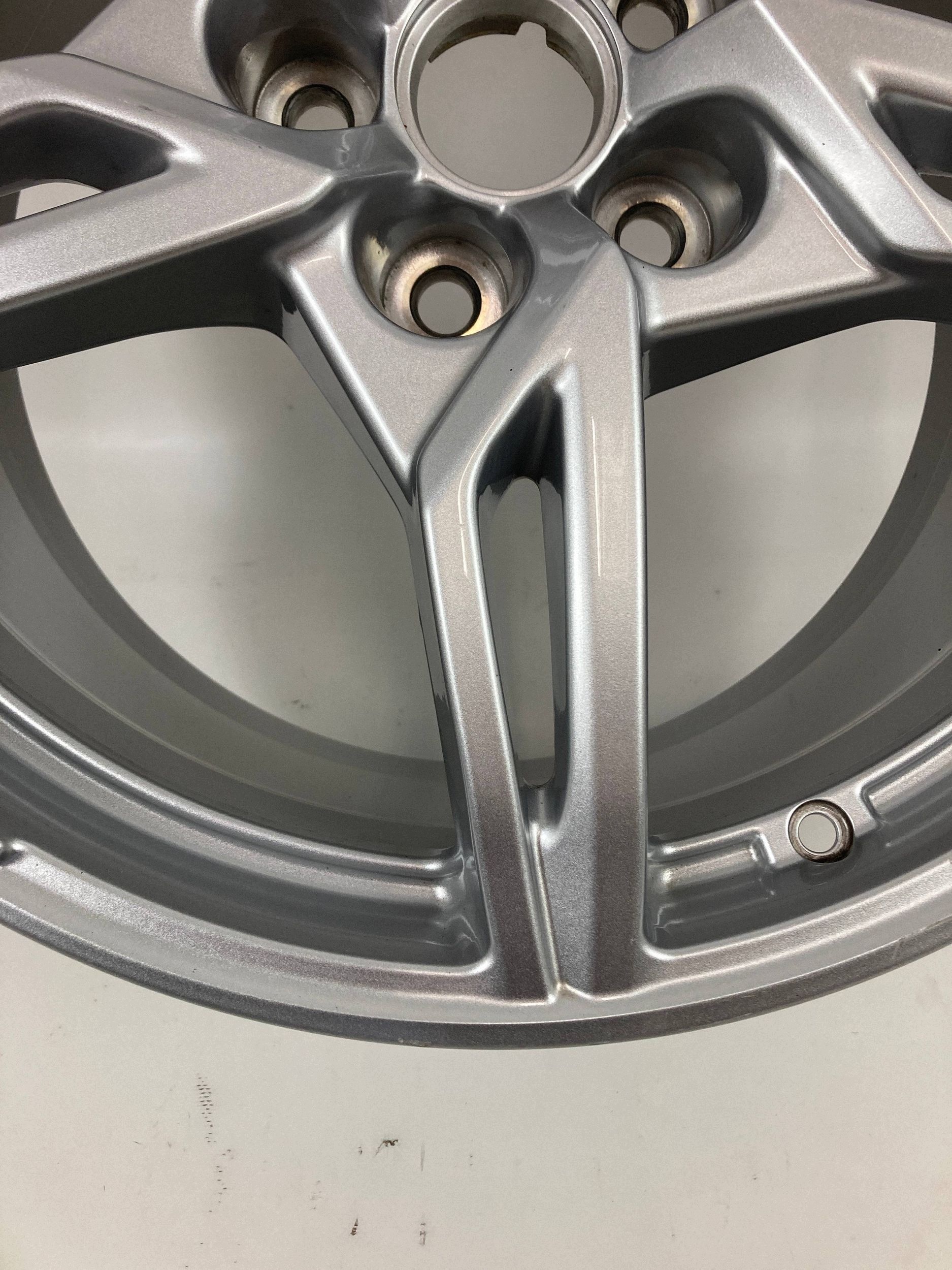 Chevrolet Corvette C8 Stingray disque disque d'aluminium 20' OEM 2020-2024