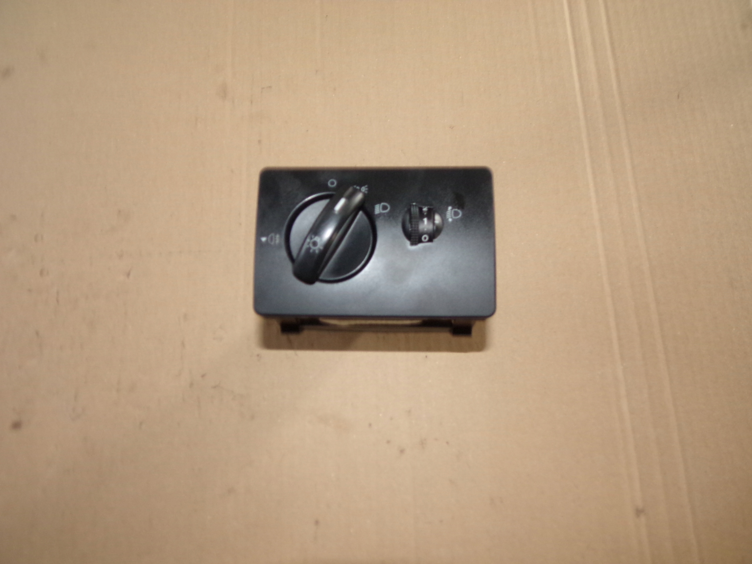 WŁĄCZNIK ŚWIATEŁ 6S6T13A024EA FIESTA MK6