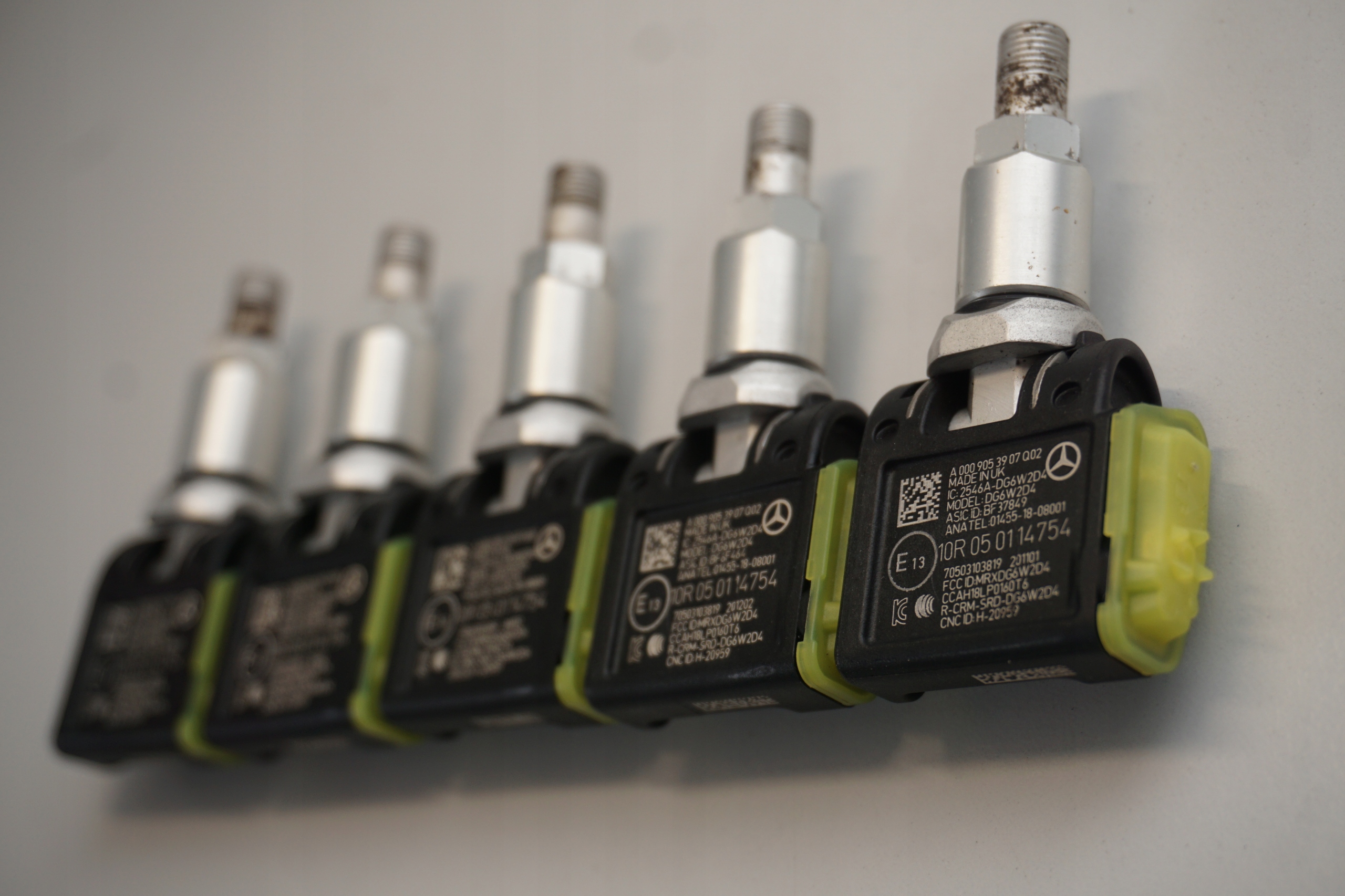 CZUJNIK CIŚNIENIA MERCEDES DG6W2D4 A0009053907 Częstotliwość 433 MHz