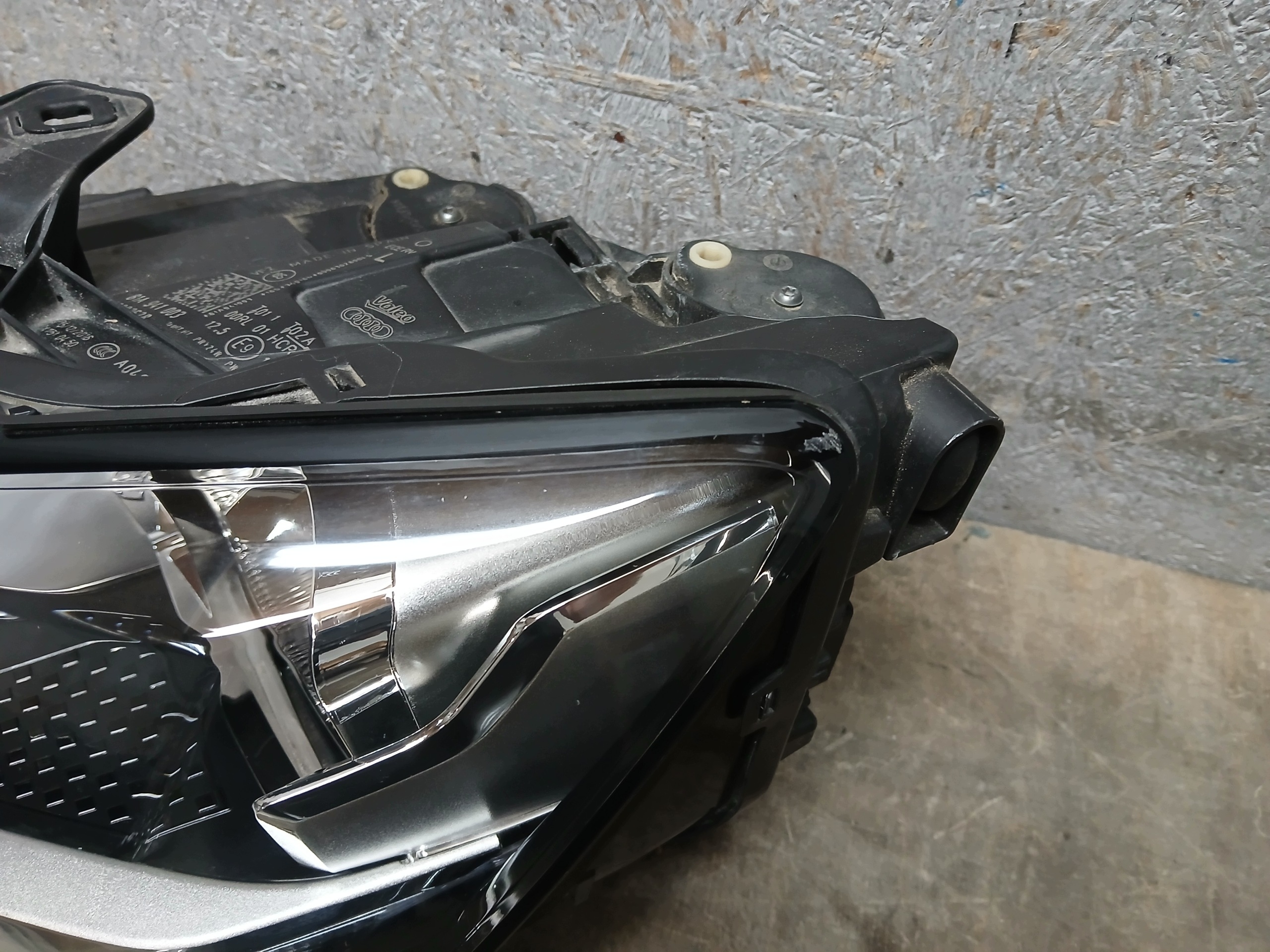 light front left AUDI Q2 81A 81A941003