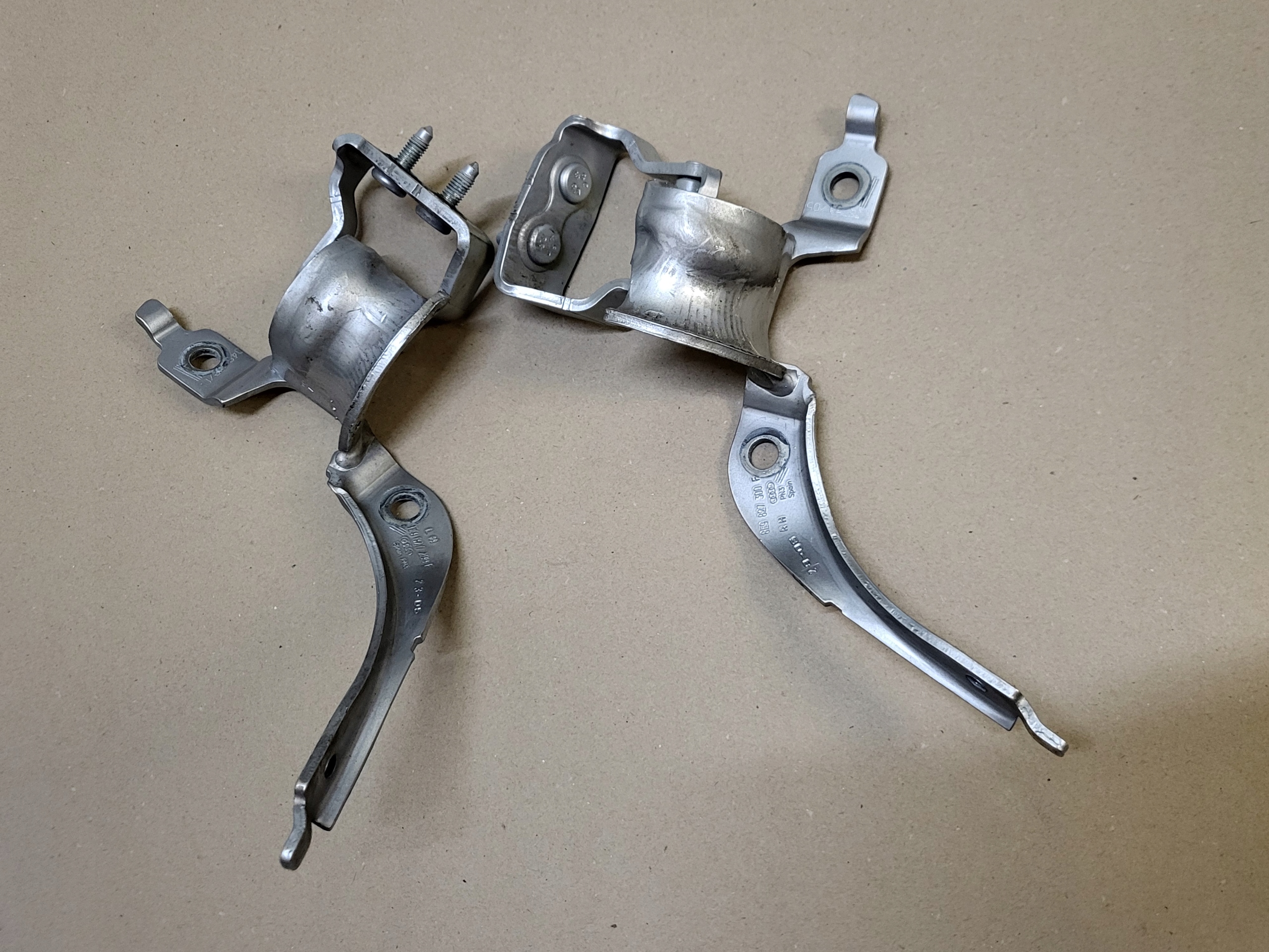 hinge bonnet boot left rear part AUDI A4 B6 B7 8E AVANT KOMBI OE SREBRNY