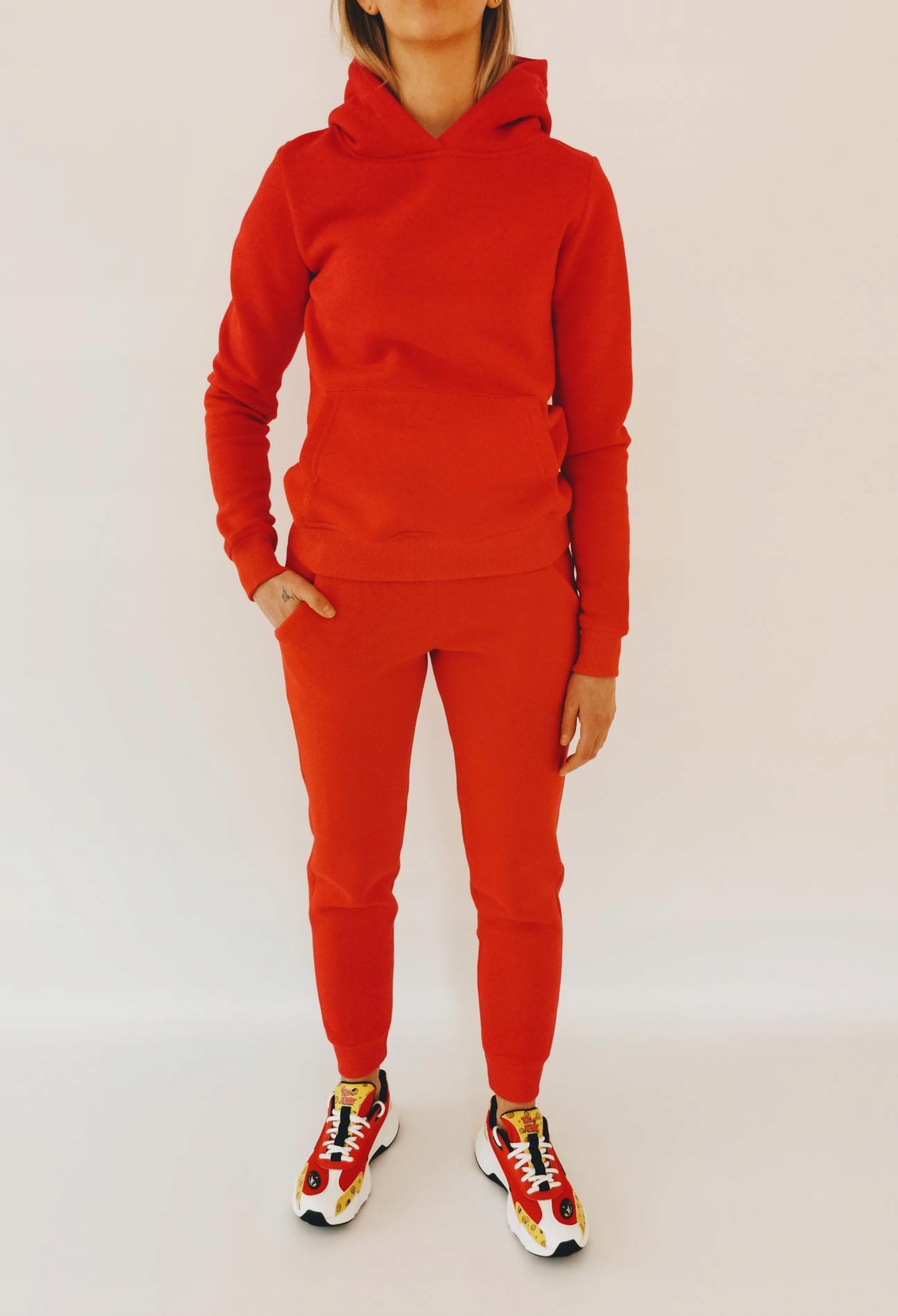 S01G CZERWONY CIEPŁY KOMPLETNY DRES Z KANGURKĄ L Marka SyntheticWear