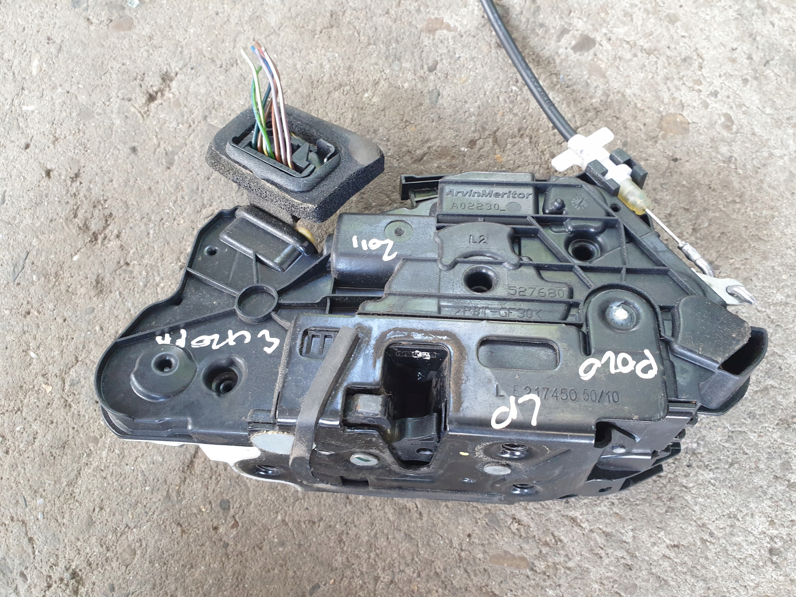 lock door left front VW POLO GOLF 5K1837015B