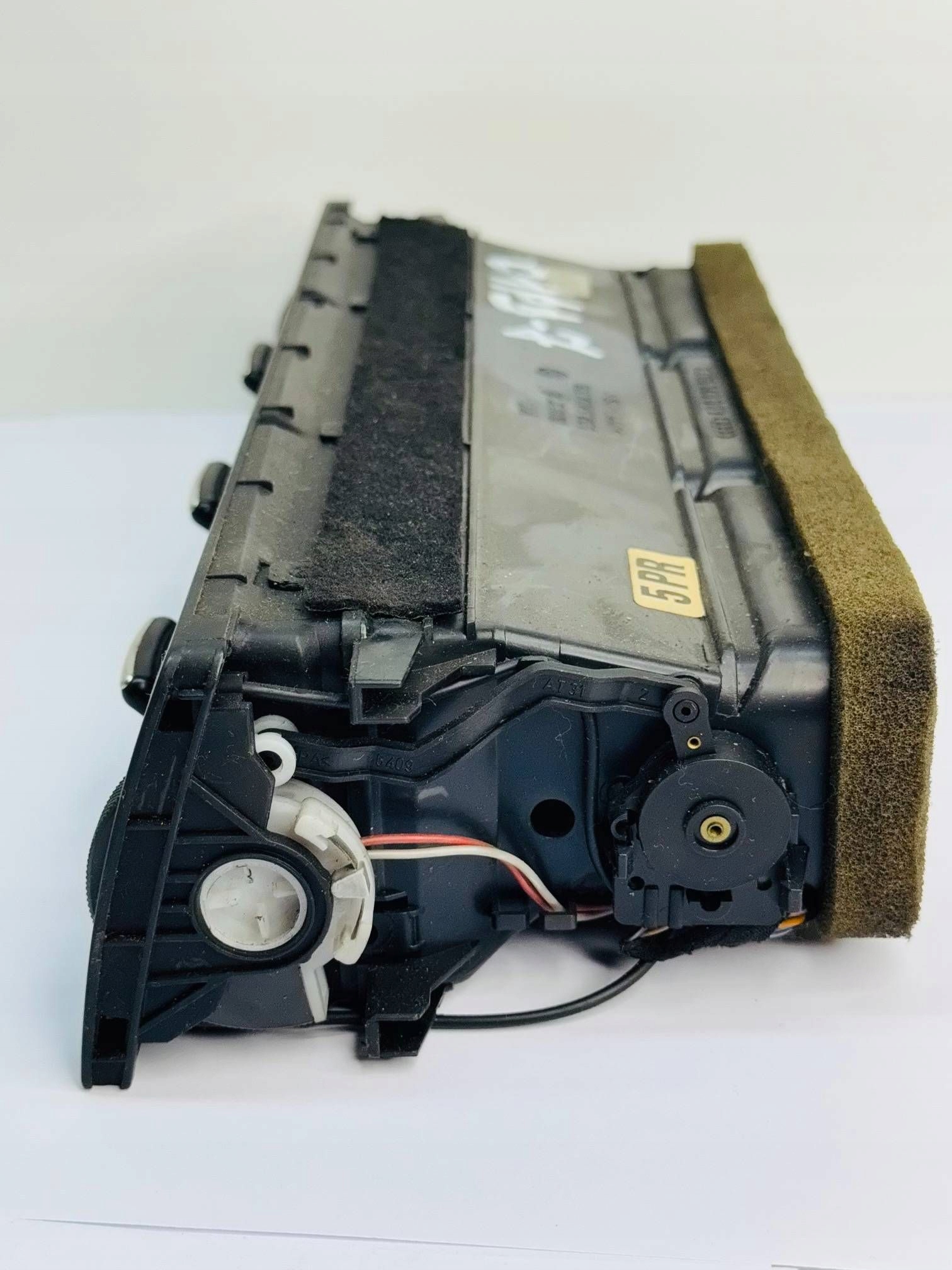Lüftungsgitter des lüfters mitte Audi A8 D2 4D0820951 KRATKI Klima