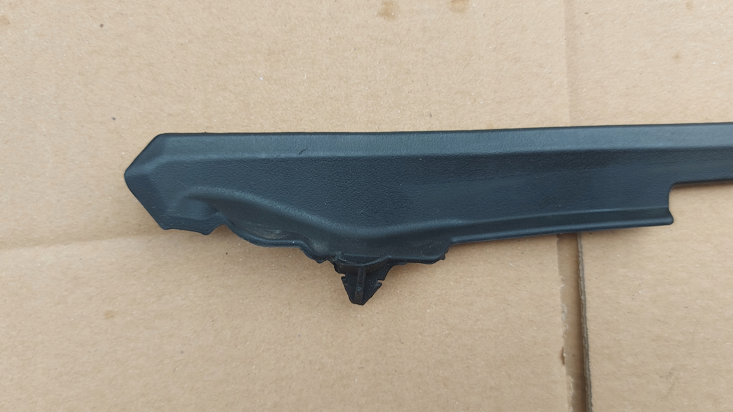 spoiler under the window right TOYOTA COROLLA E21 19