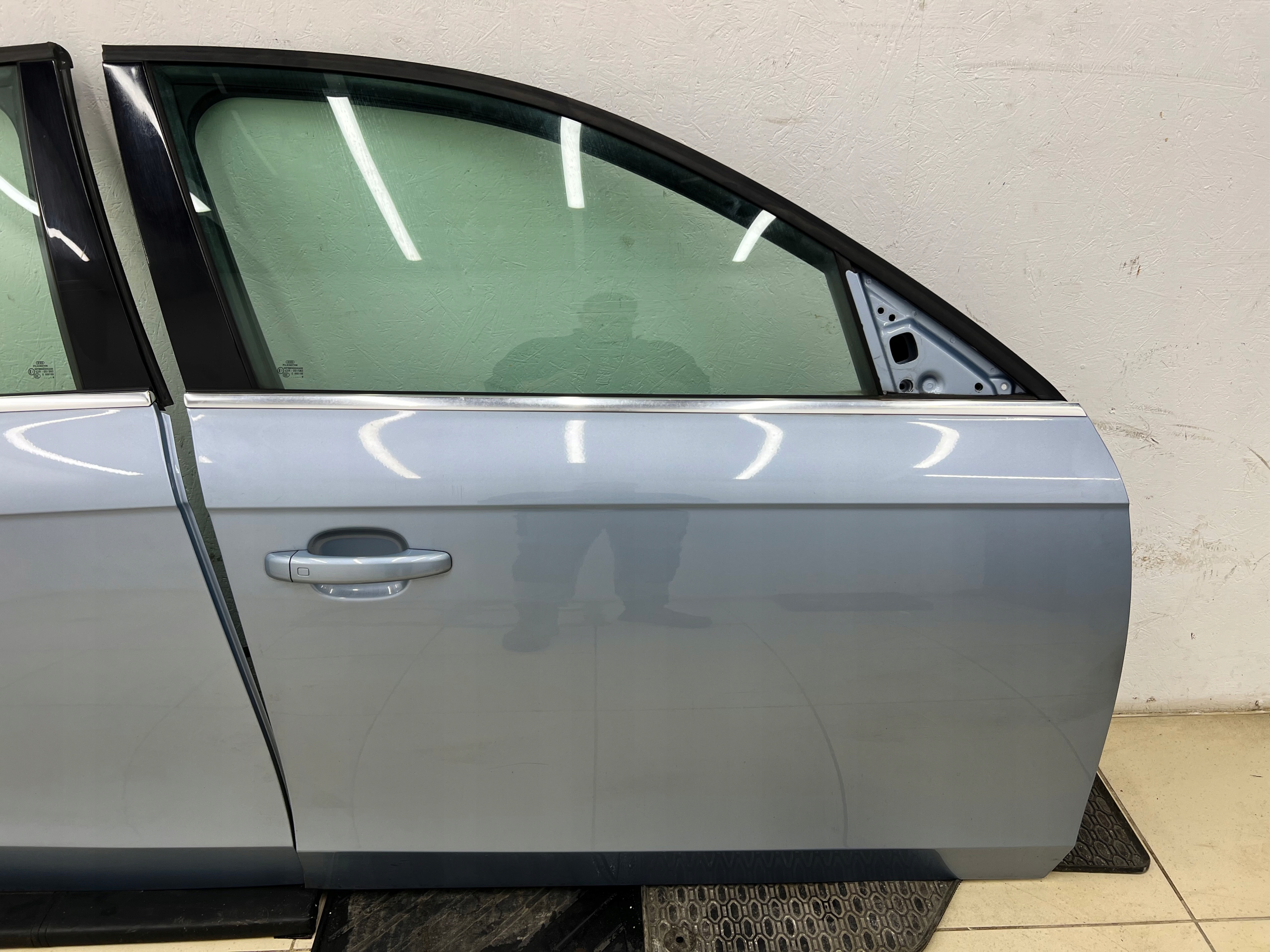 AUDI A4 B8 8K door right front LY5J original LAKIER W colour complete