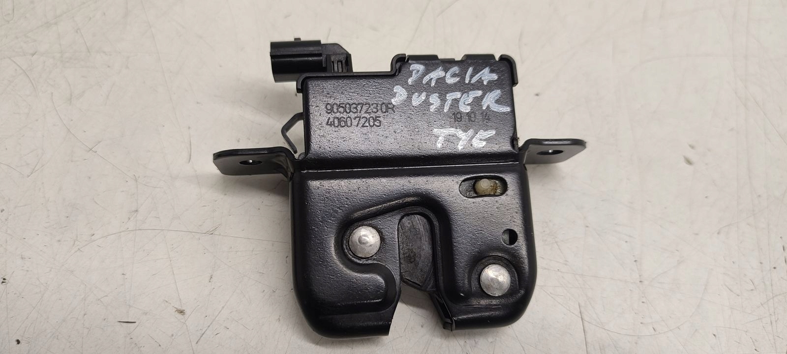 lock bonnet boot Dacia Duster 1,2 TCE