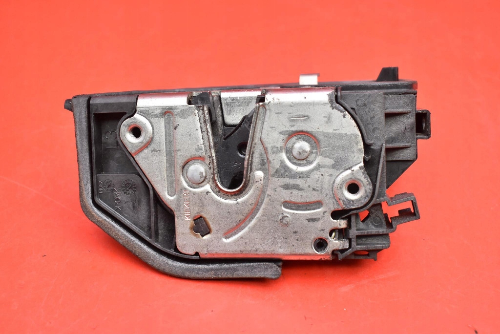 zámek dveře levý předek přední EU 7167077 BMW E87 04-07