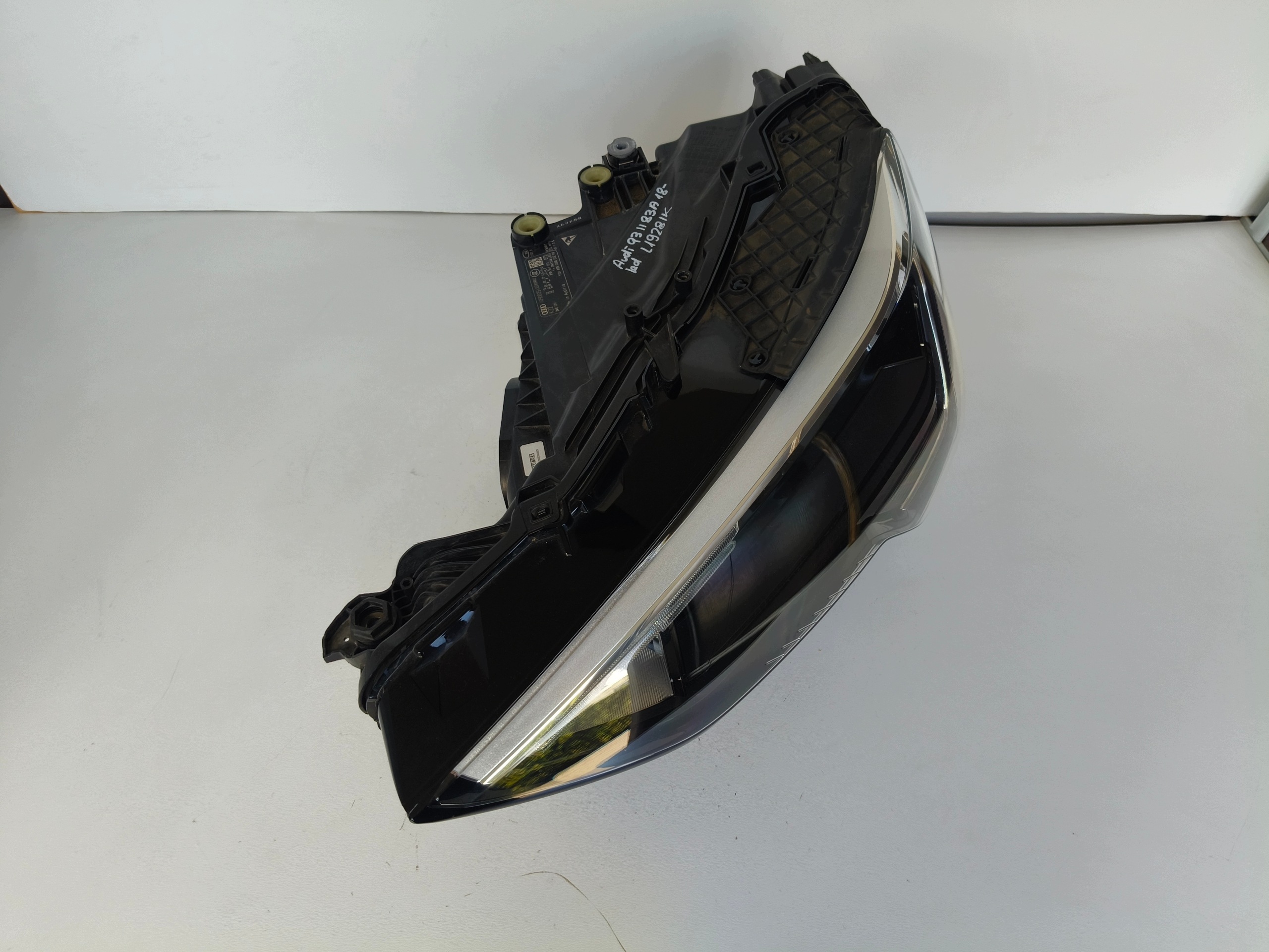 feu gauche REFLEKTOR AUDI Q3 II 83A 18- FULL LED