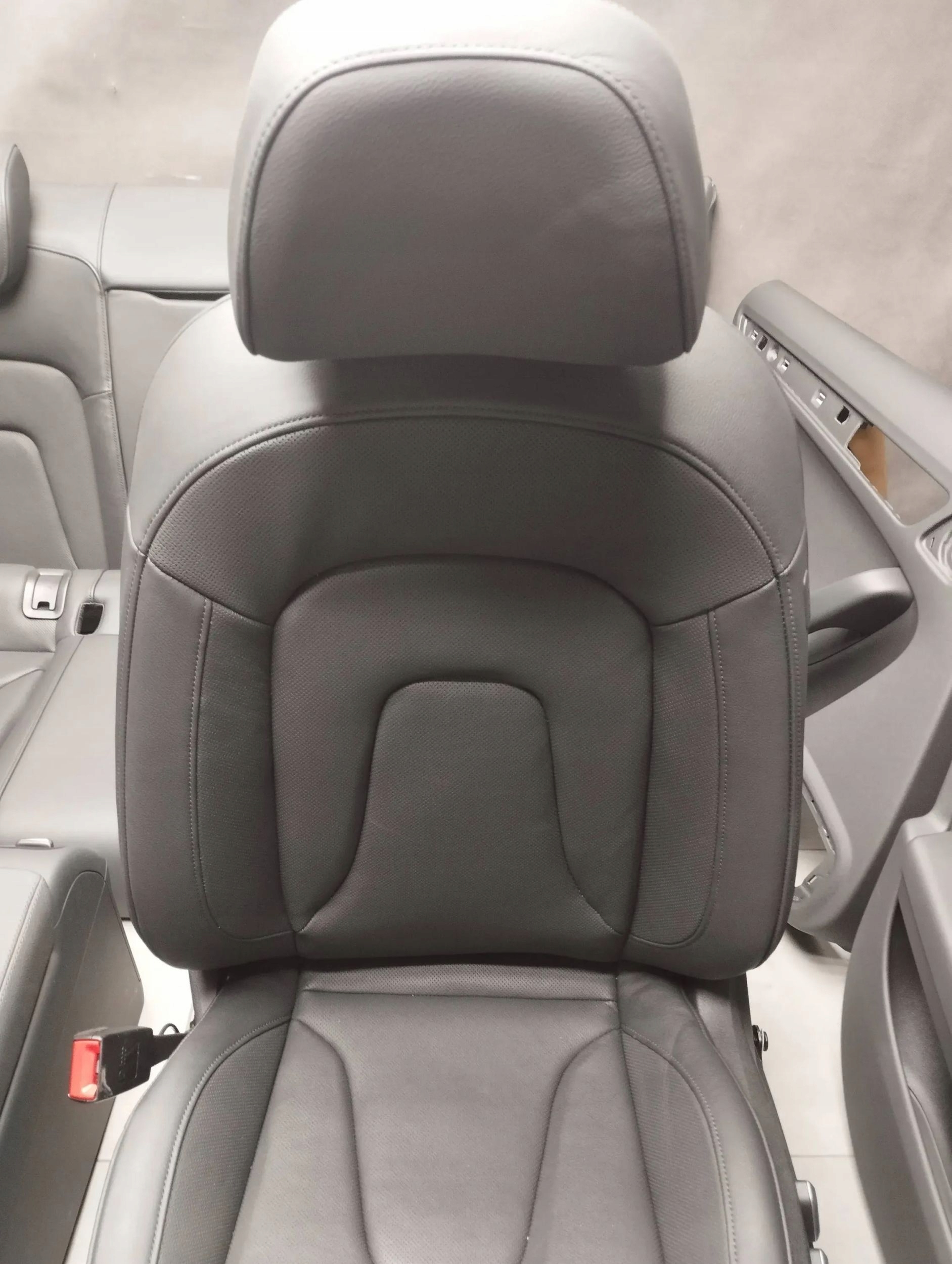 Audi A5 8T seats side leather WENTYLOWANE