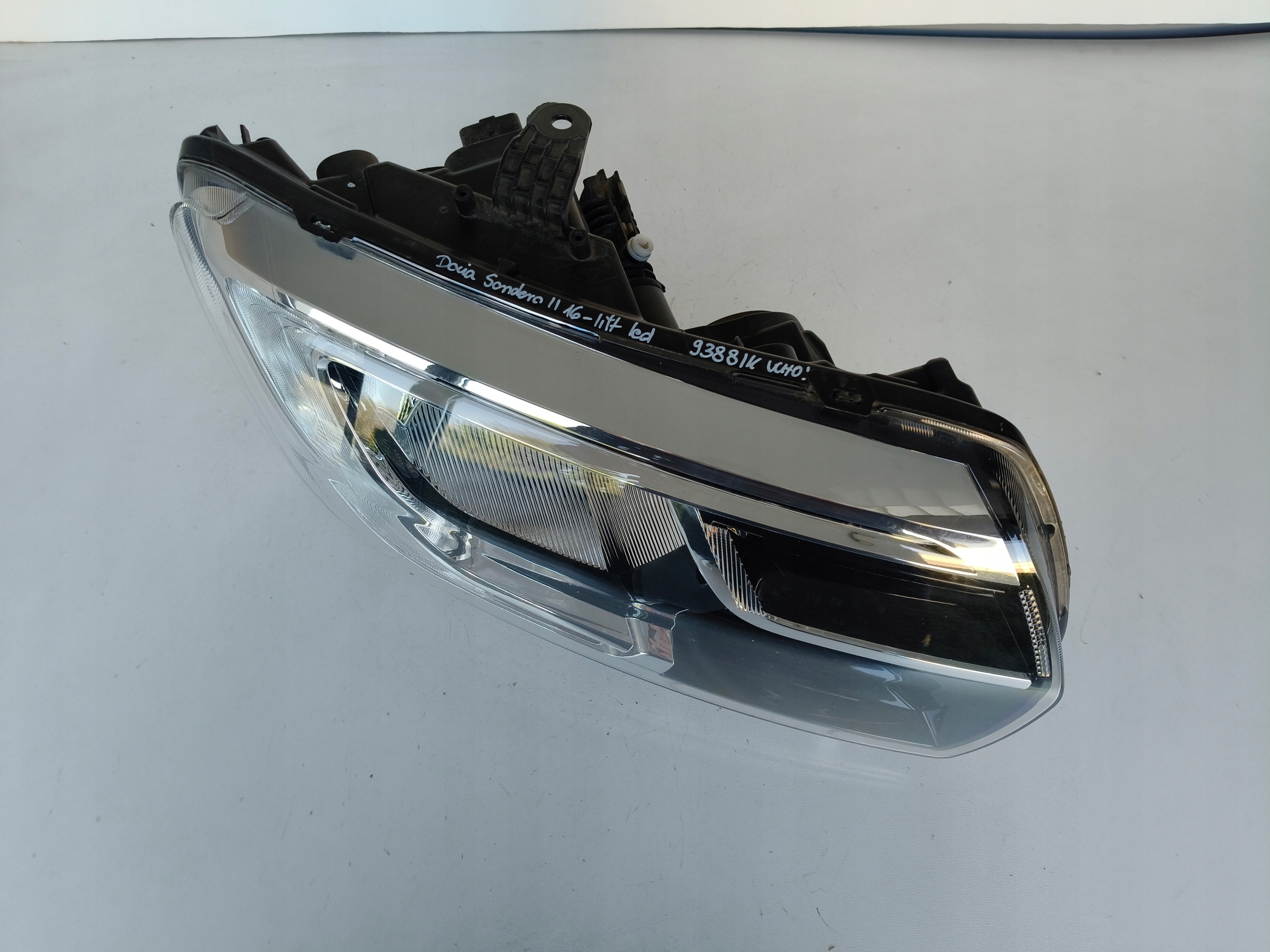 light right REFLEKTOR DACIA SANDERO II 16- LIFT LED