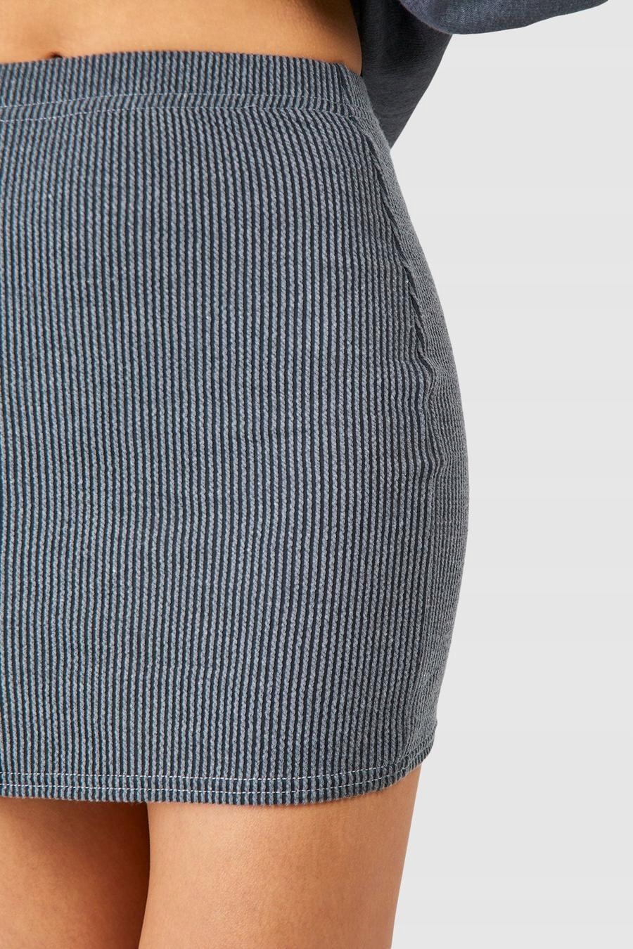 BOOHOO PRĄŻKOWANA OŁÓWKOWA MINI SPÓDNICA Z GUMKĄ W PASIE 5FG NG2__M Kolor szary