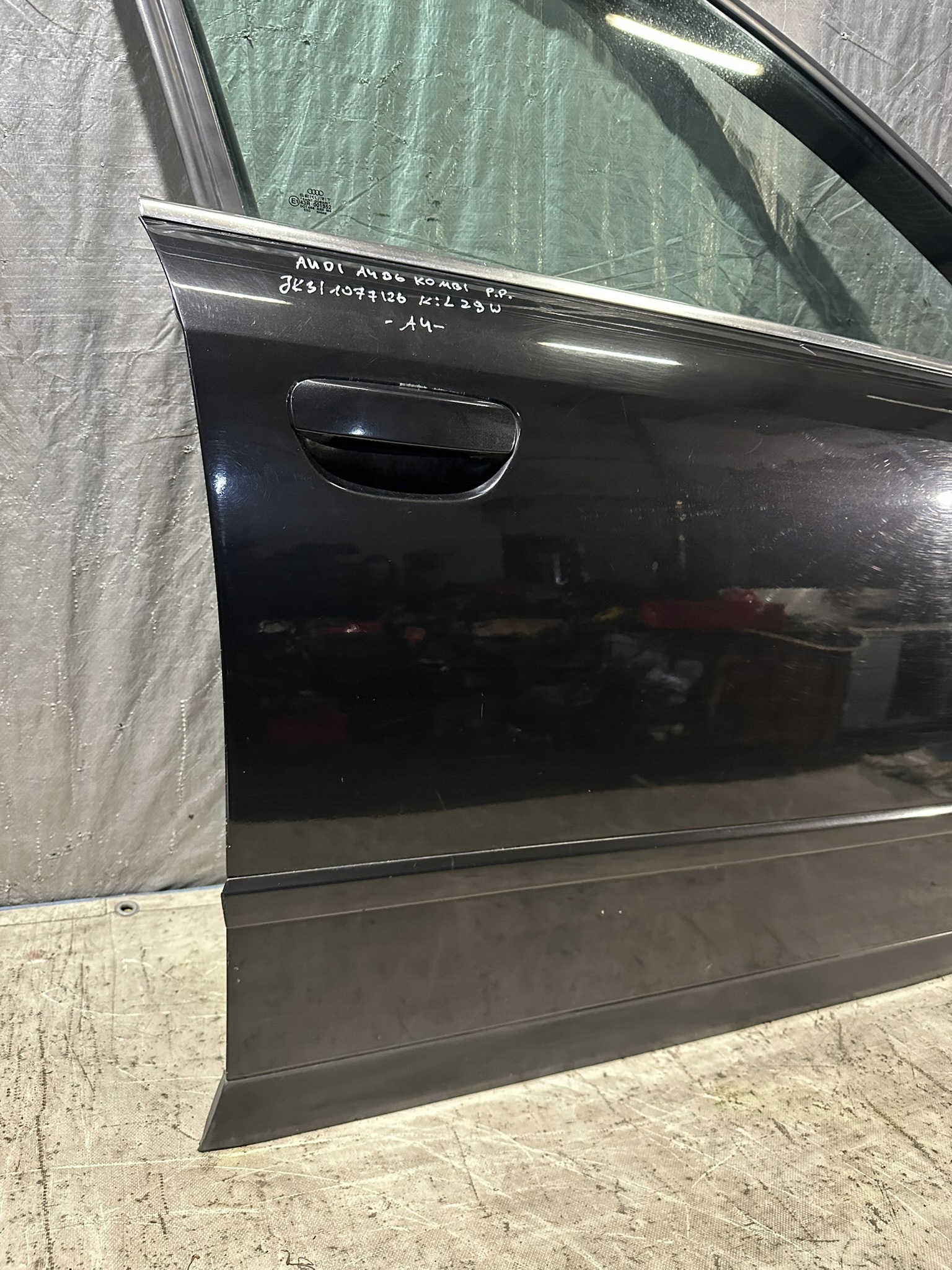 door right front AUDI A4 B6 KOMBI LZ9W