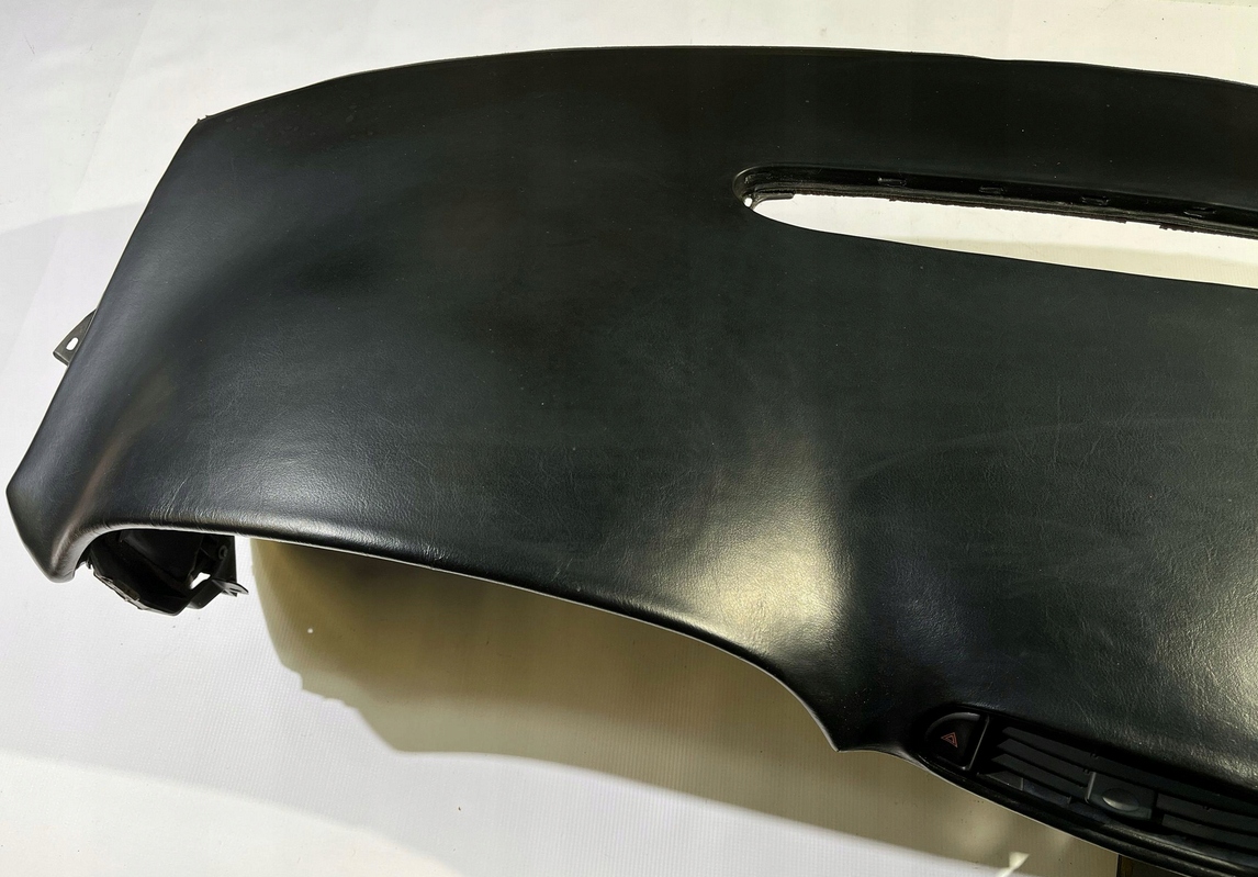 dashboard instrument panel console cockpit Chevrolet Corvette C5 1997-2004