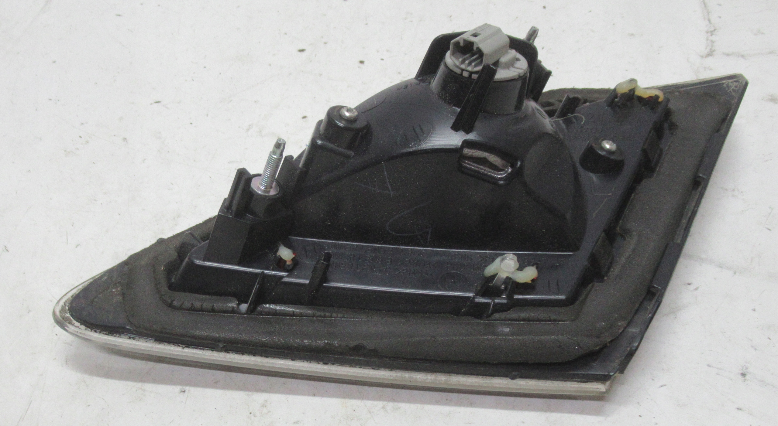 MAZDA 6 light left rear part to the bonnet 132-41055 EU