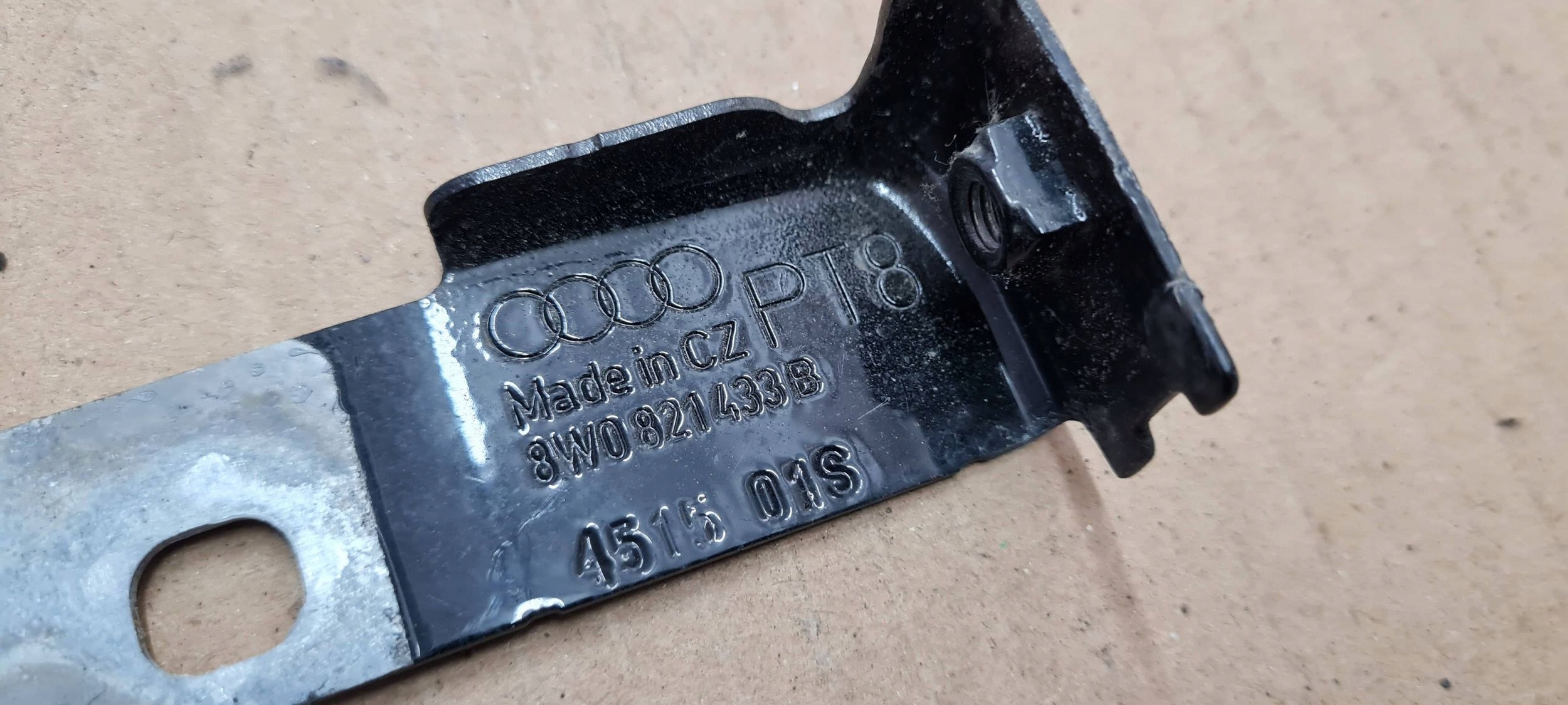 A4 B9 8W Poignée Support plaque Aile Gauche Gauche Avant LY9B 8W0821433B
