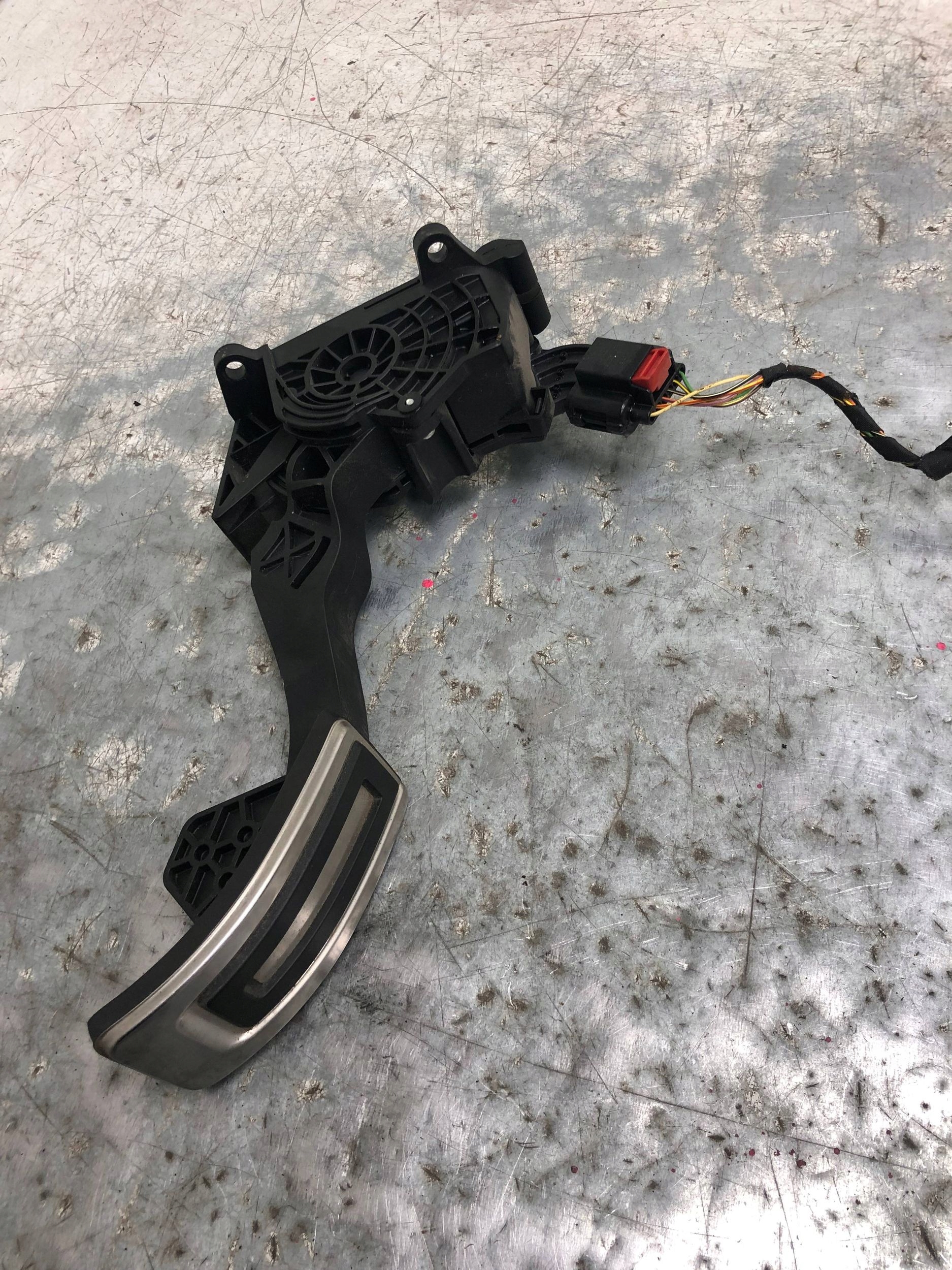 Gaspedal potentiometer VW POLO V 6R 6C1721503C