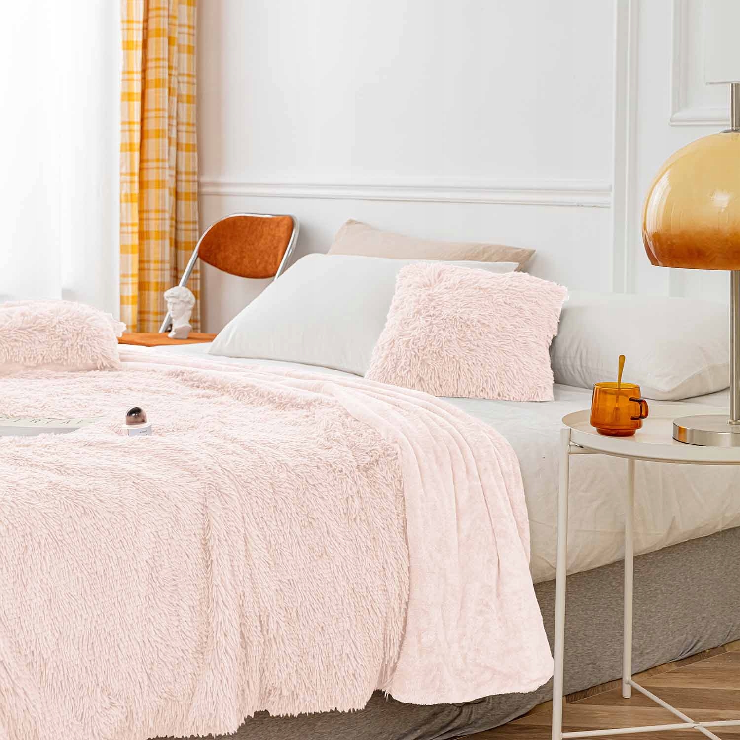 Deka na postel Yeti 200x220 chlupatá s kožešinovou strukturou, světle pudrová