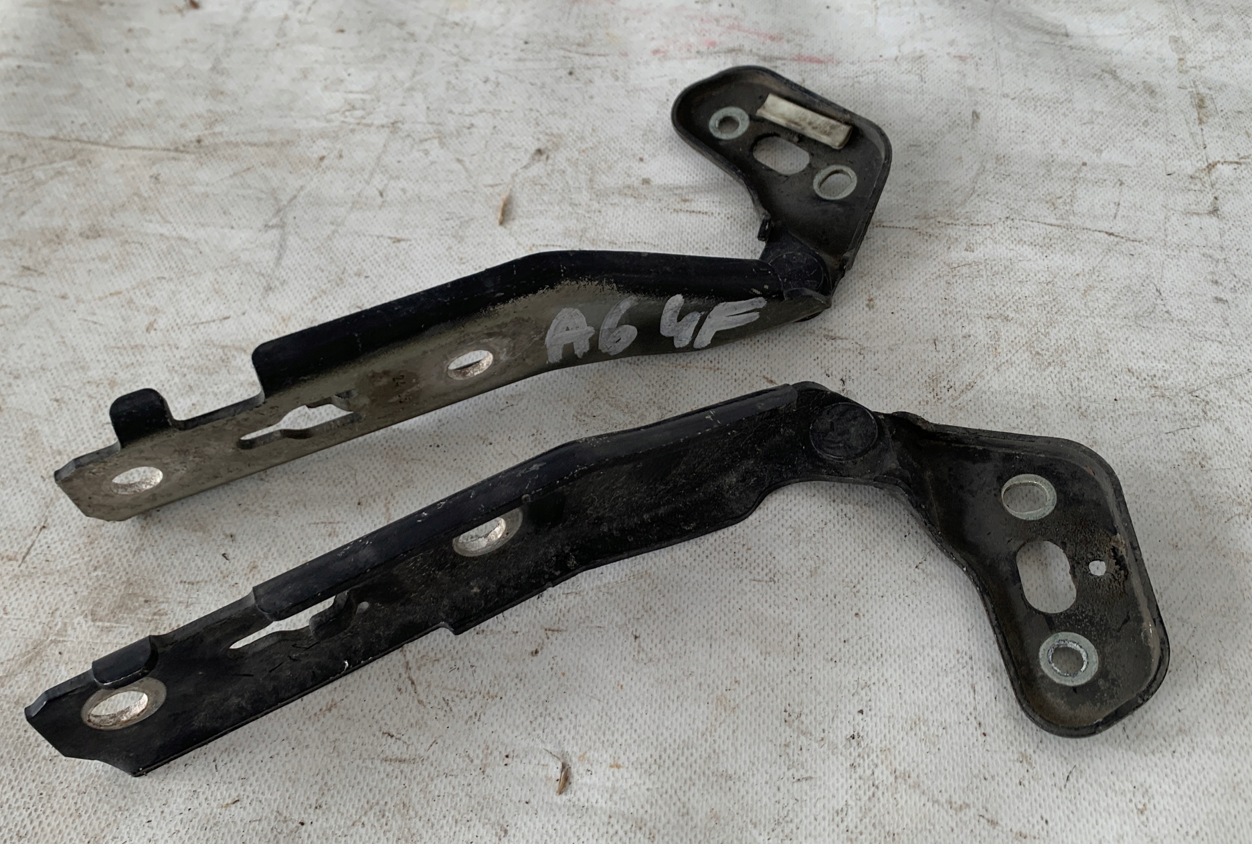 # hinge bonnets right + left AUDI A6 C6