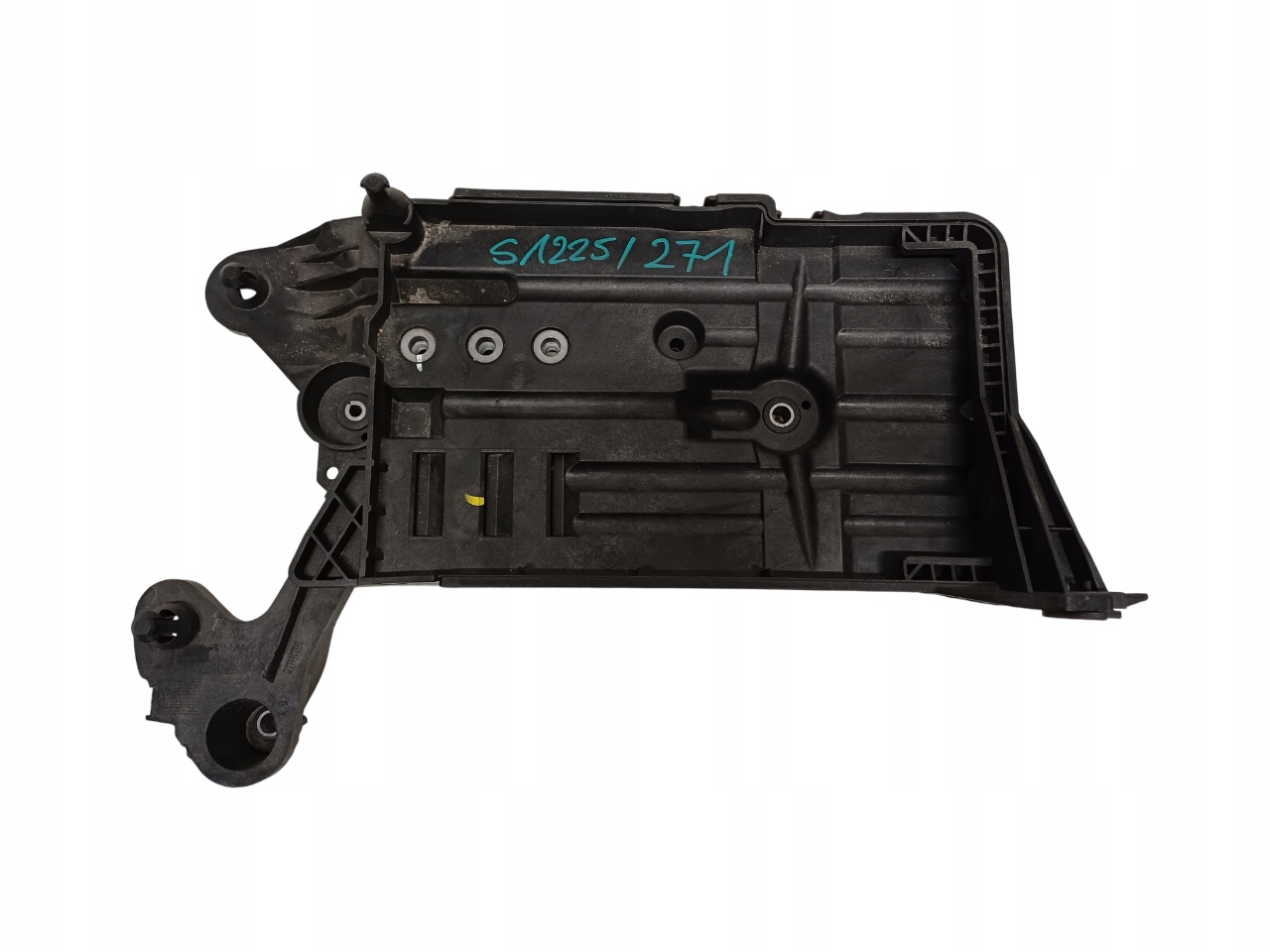 VW AUDI SEAT SKODA - PODSTAWA POD AKUMULATOR 5Q0915321K