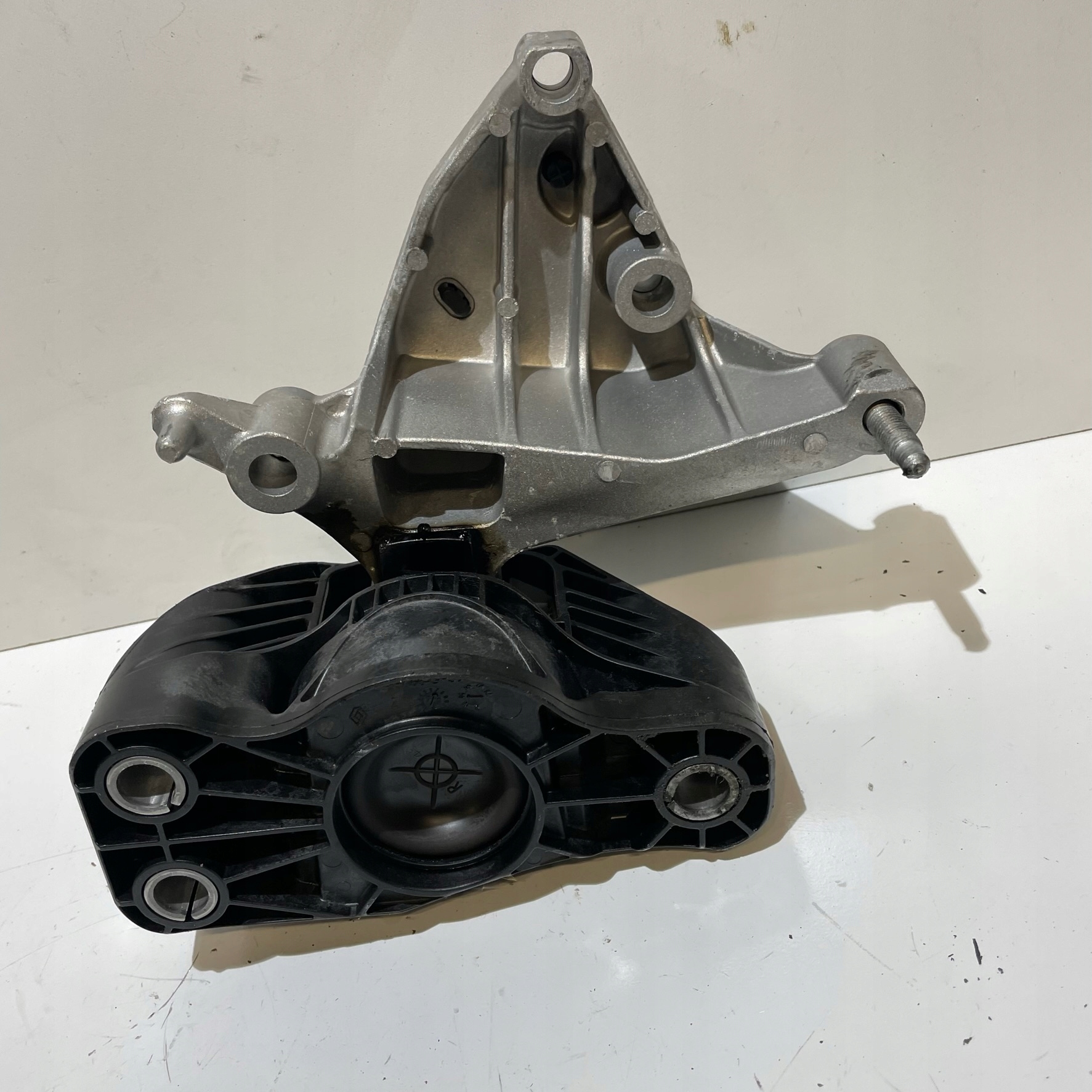 RENAULT MEGANE IV 1.3 TCE ENGINE MOUNT HOLDER