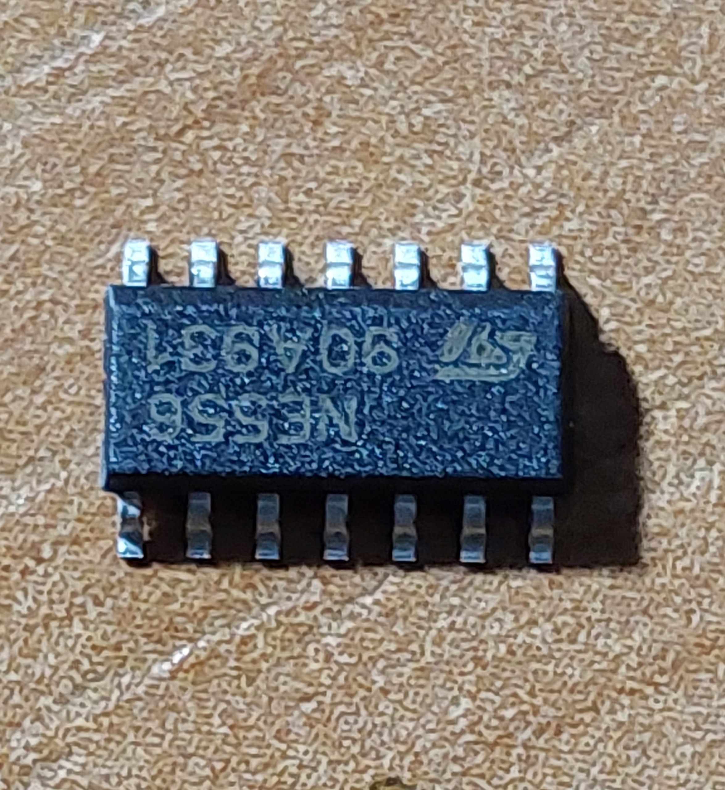 

NE556 SO-14 STMicroelectronics 10szt