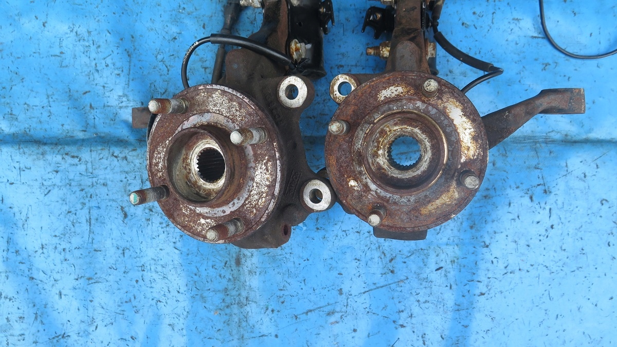 поворотный кулак, цапфа передняя правая или левый FORD ECOSPORT