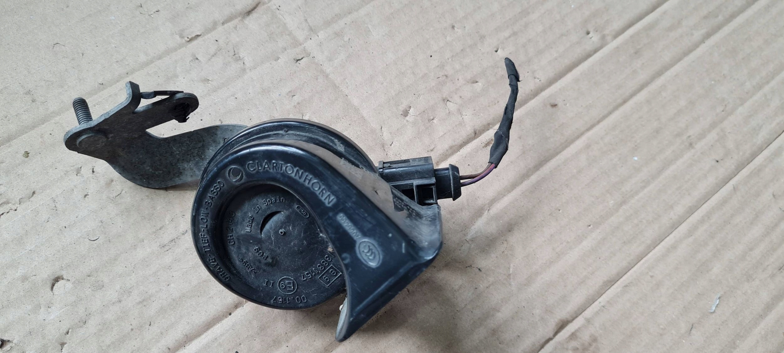 A4 B9 8W KLAKSON SYGNAL DZWIEKOWY right front 8W0951221 A5 8W