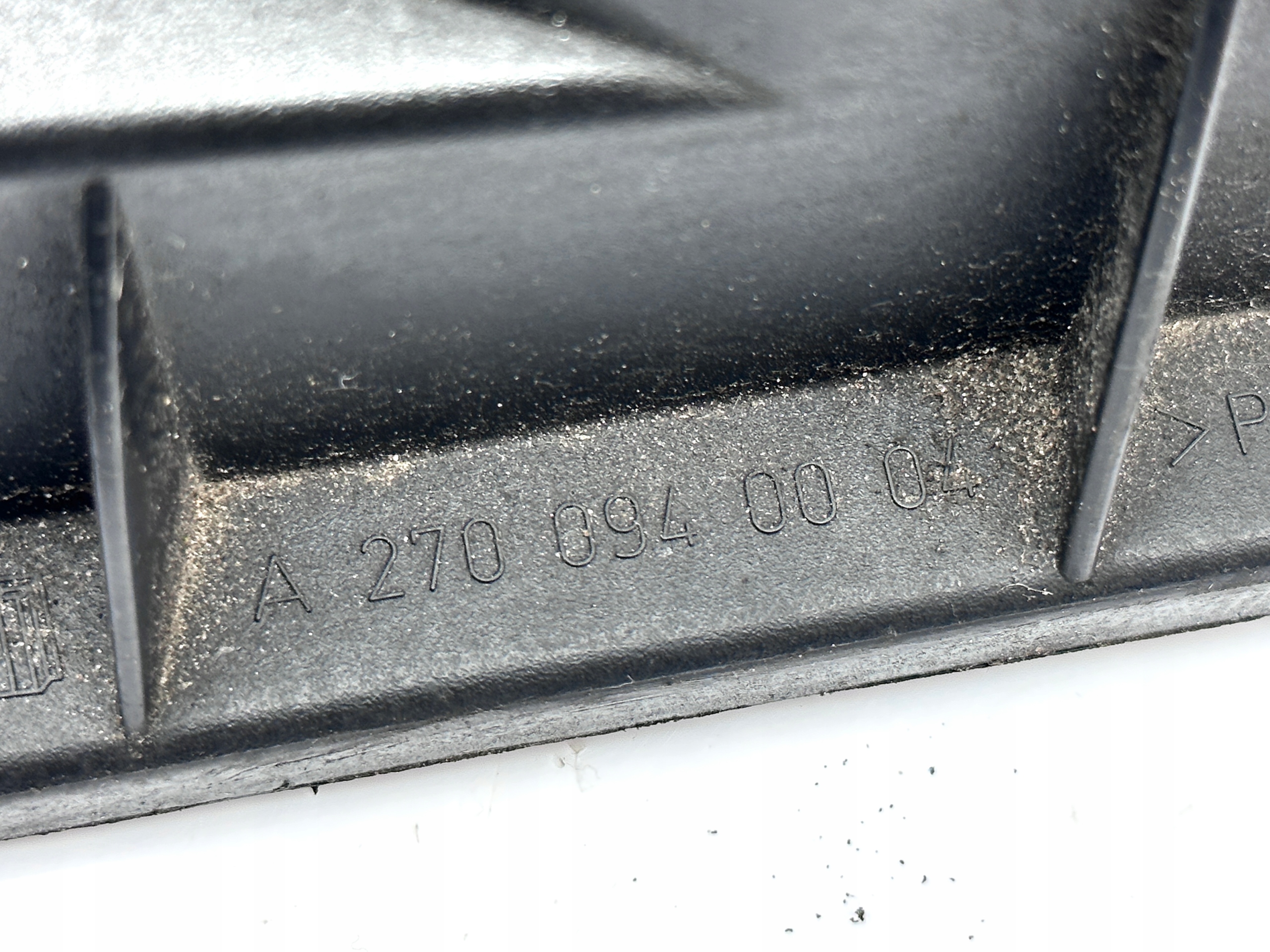MERCEDES CLA 1.6CGI Abdeckung Gehäuse filter luft A2700900601