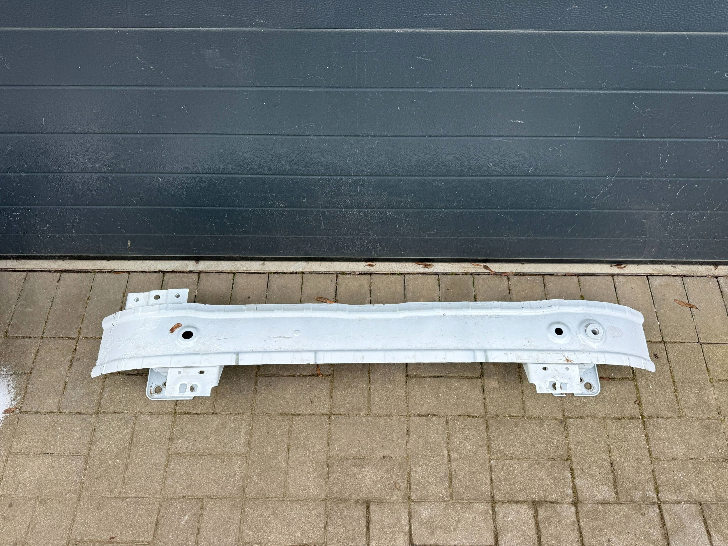 Ford Transit 25- sider below bumper front front