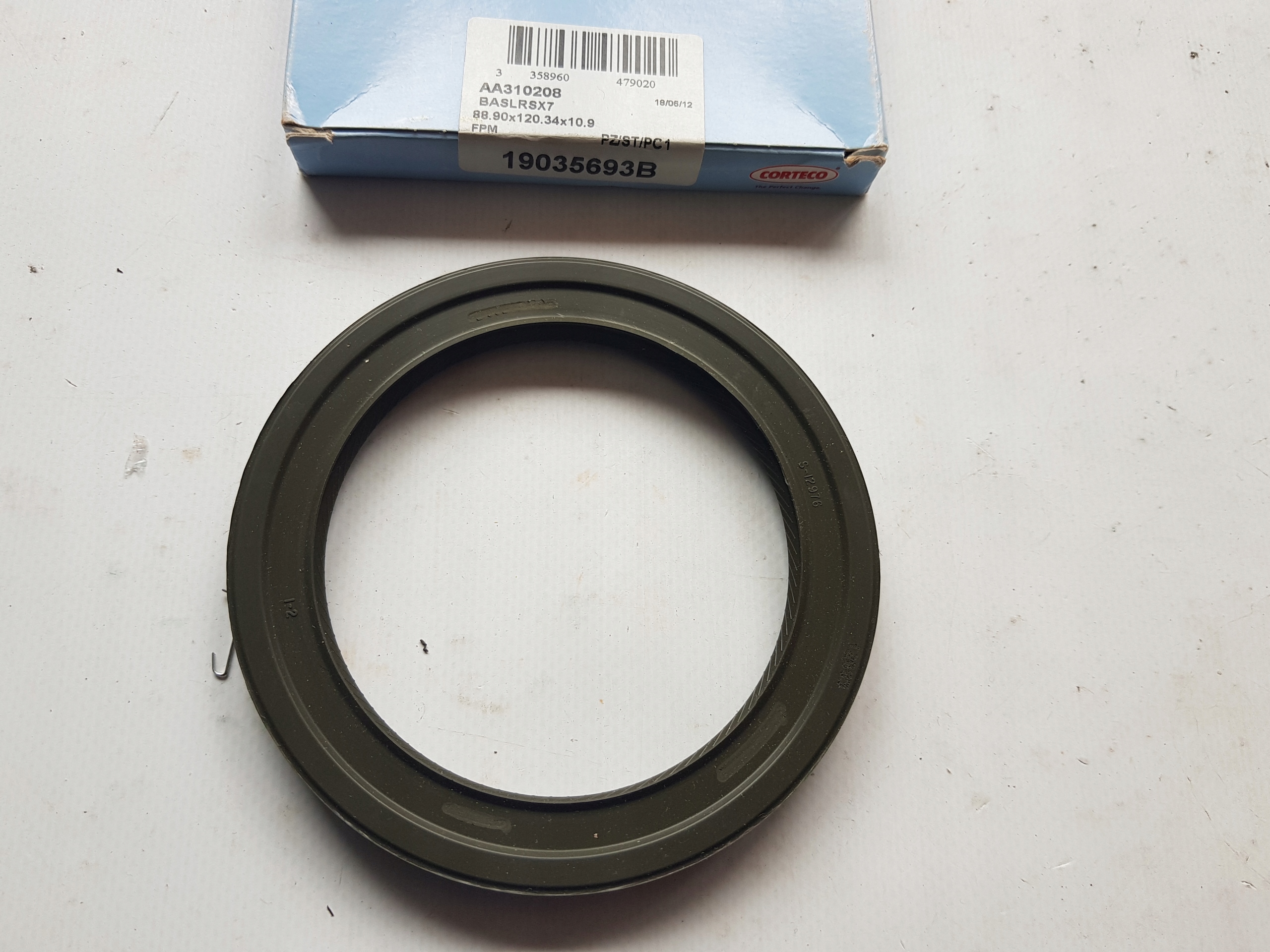 19035693B - Ущільнювальне кільце валу RENAULT VI