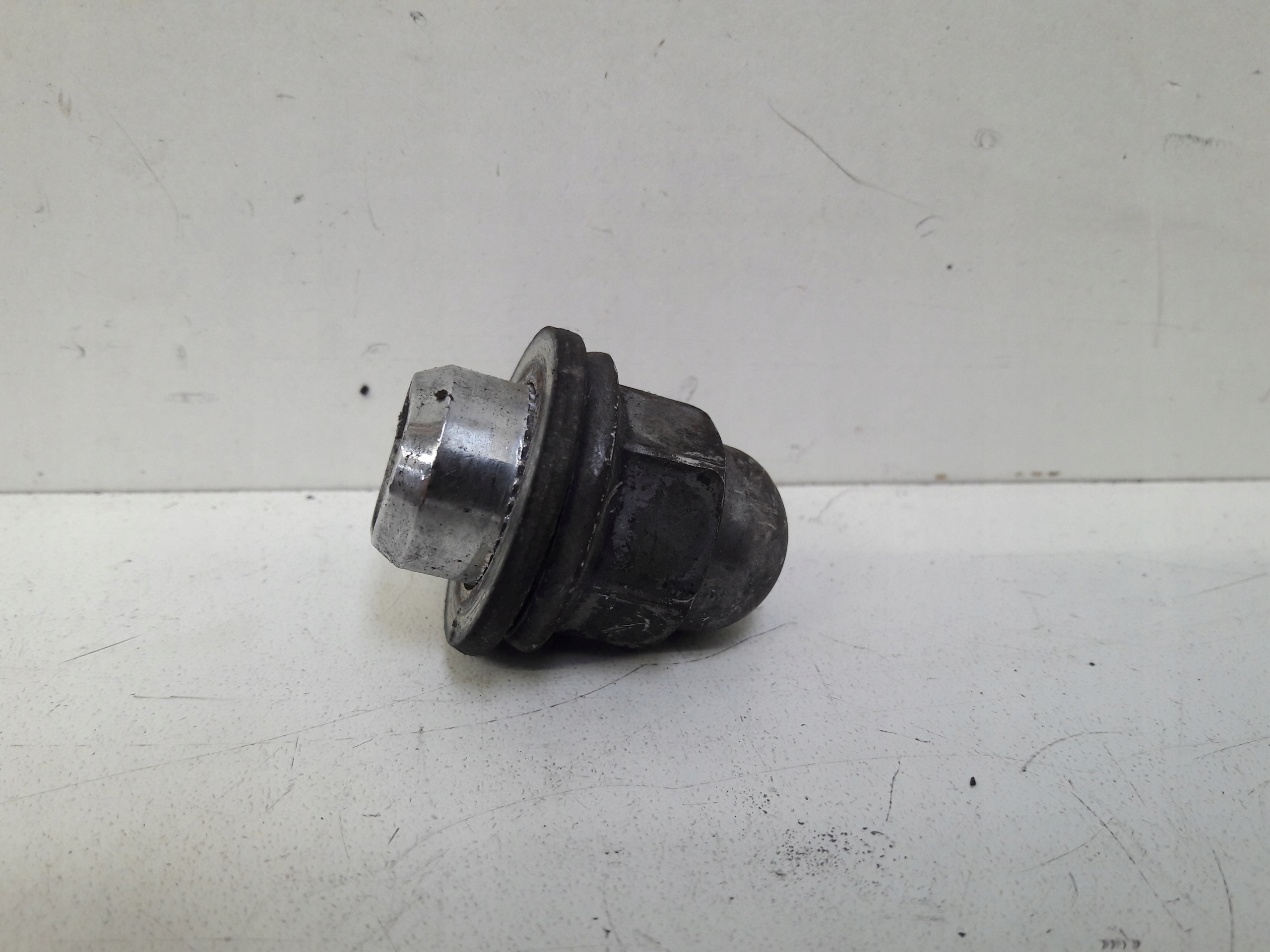 Гайки для колес Mitsubishi Pinin