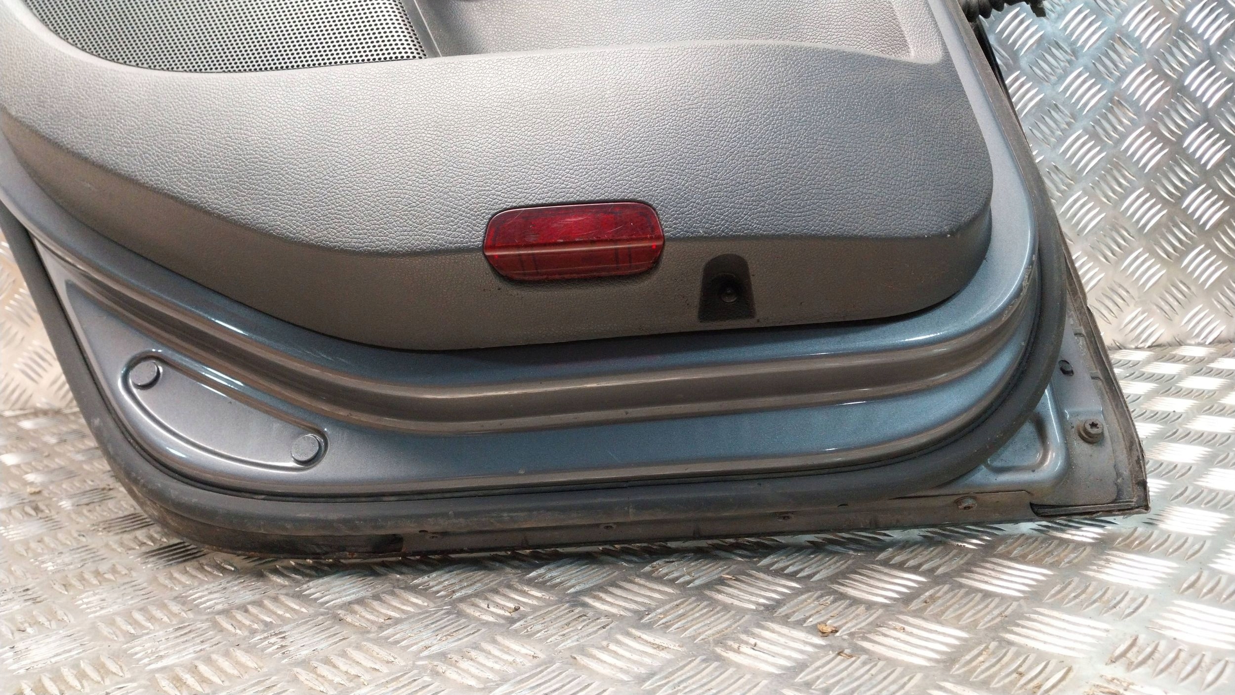 door rear part left VW GOLF V 03