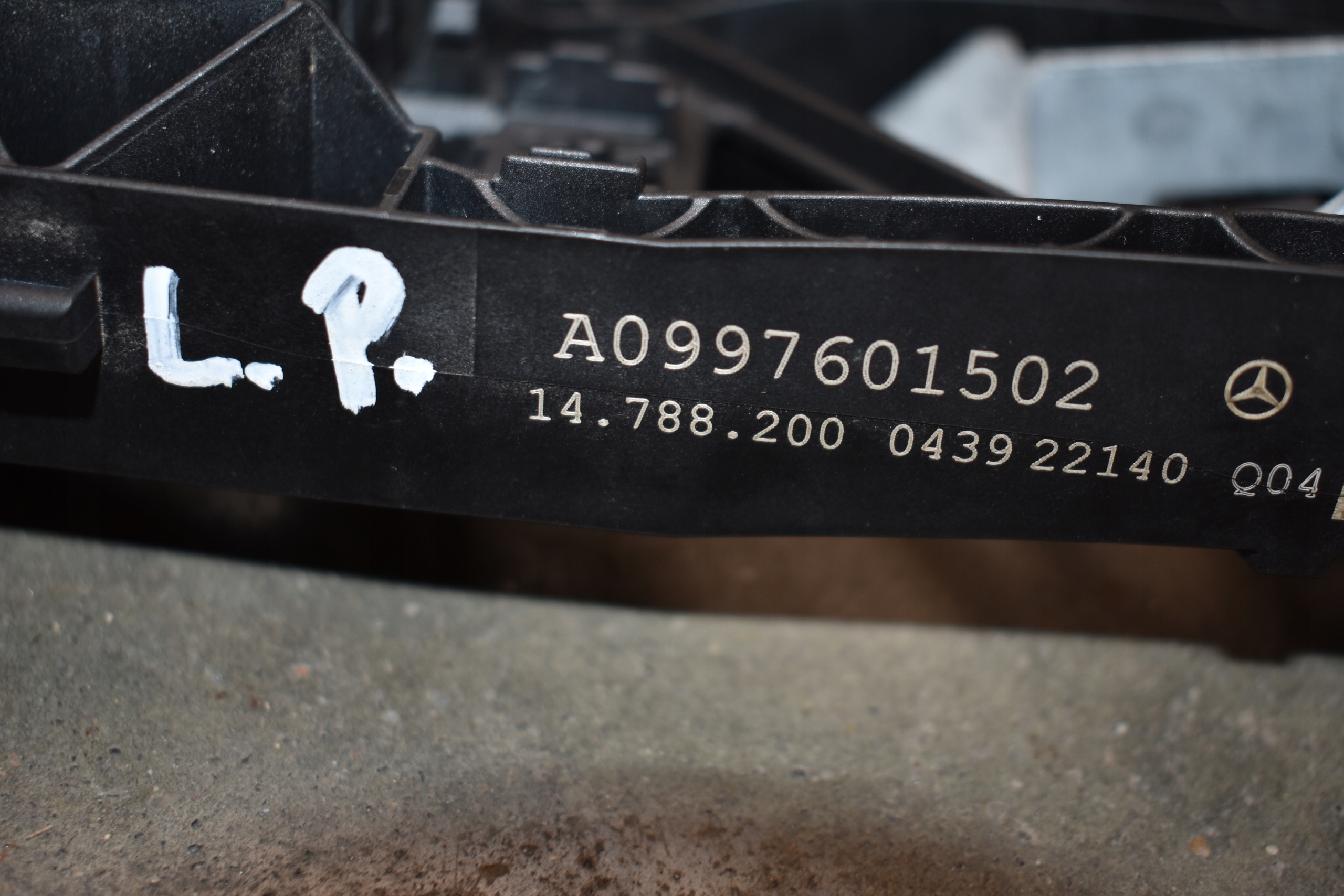 IDEALNY Mécanisme Console Support plaque Poignées PRZEDNIEJ LEWEJ MERCEDES W167 1