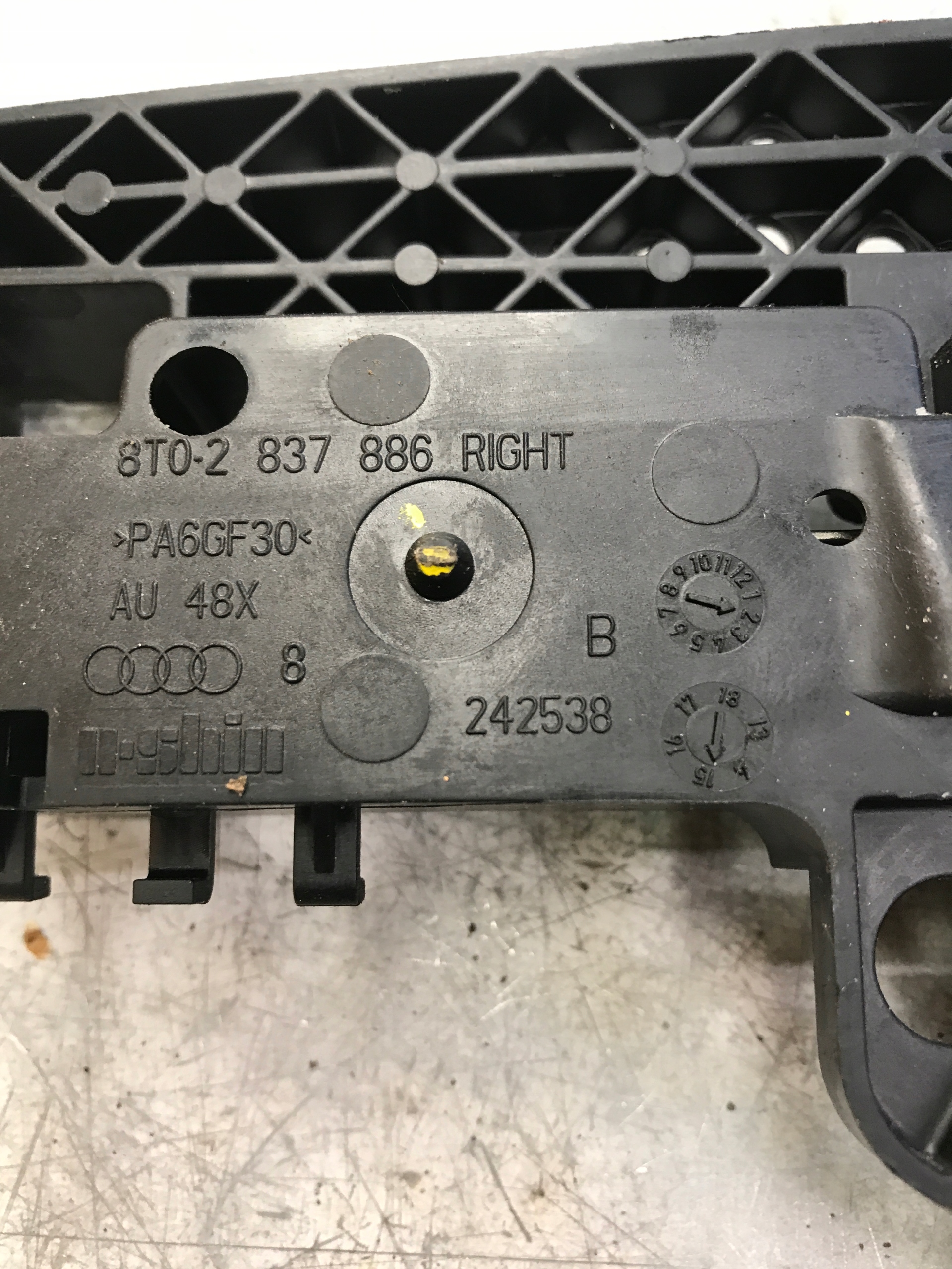 handle right front AUDI A4 B8 A5 8T02837886