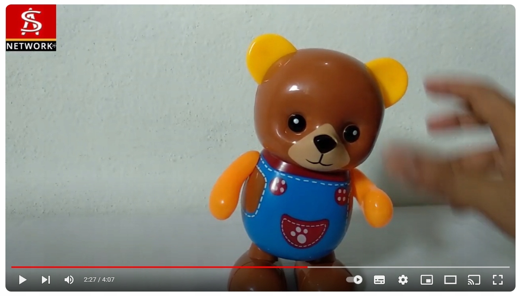 Interaktywny miś tańczący i śpiewający – Wideo prezentujące tańczącego misia