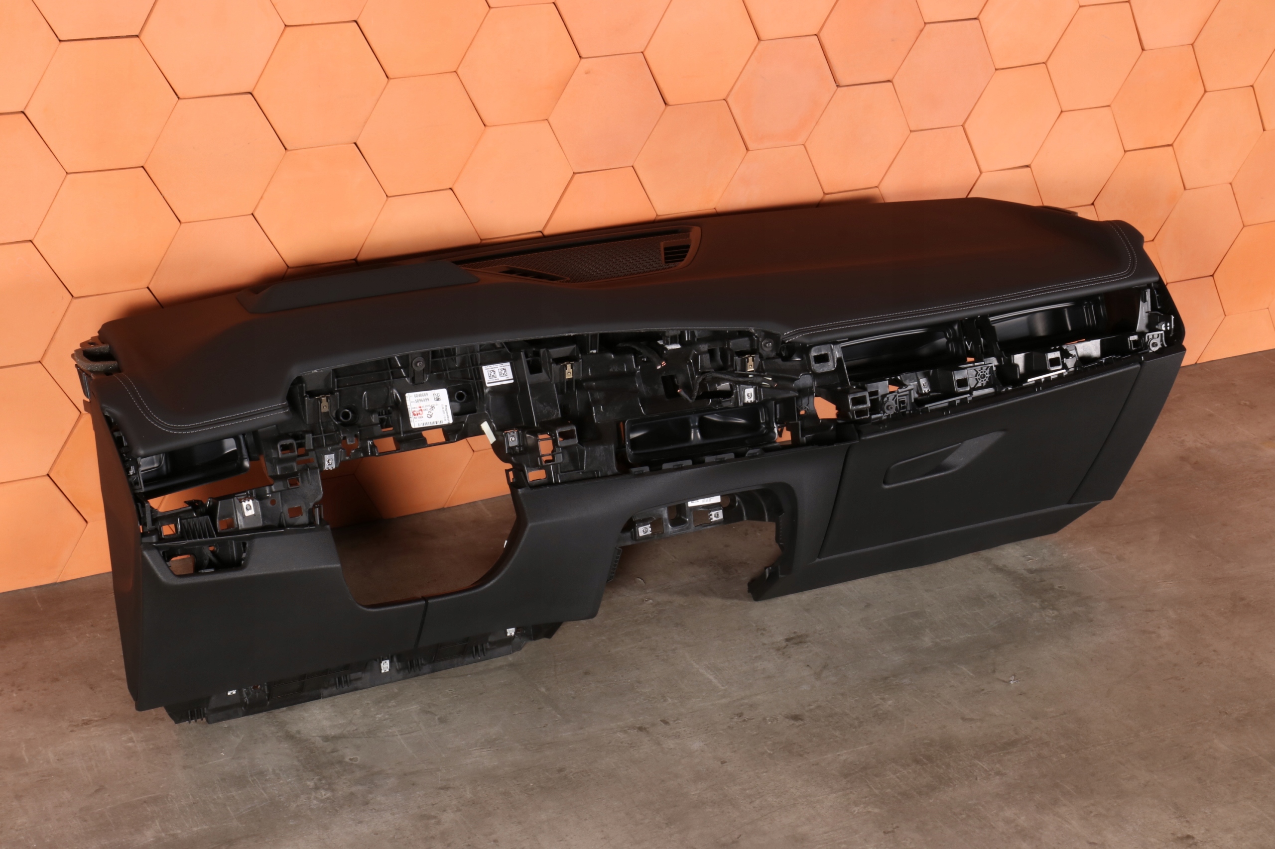 BMW X1 U11 originál dashboard instrument panel console SENSATEC HEAD UP